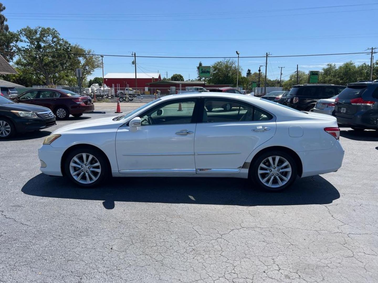 2011 WHITE LEXUS ES 350 (JTHBK1EG4B2) with an 3.5L engine, Automatic transmission, located at 2929 9th St. West, Bradenton, 34205, (941) 242-2810, 27.473591, -82.570679 - Photo#4