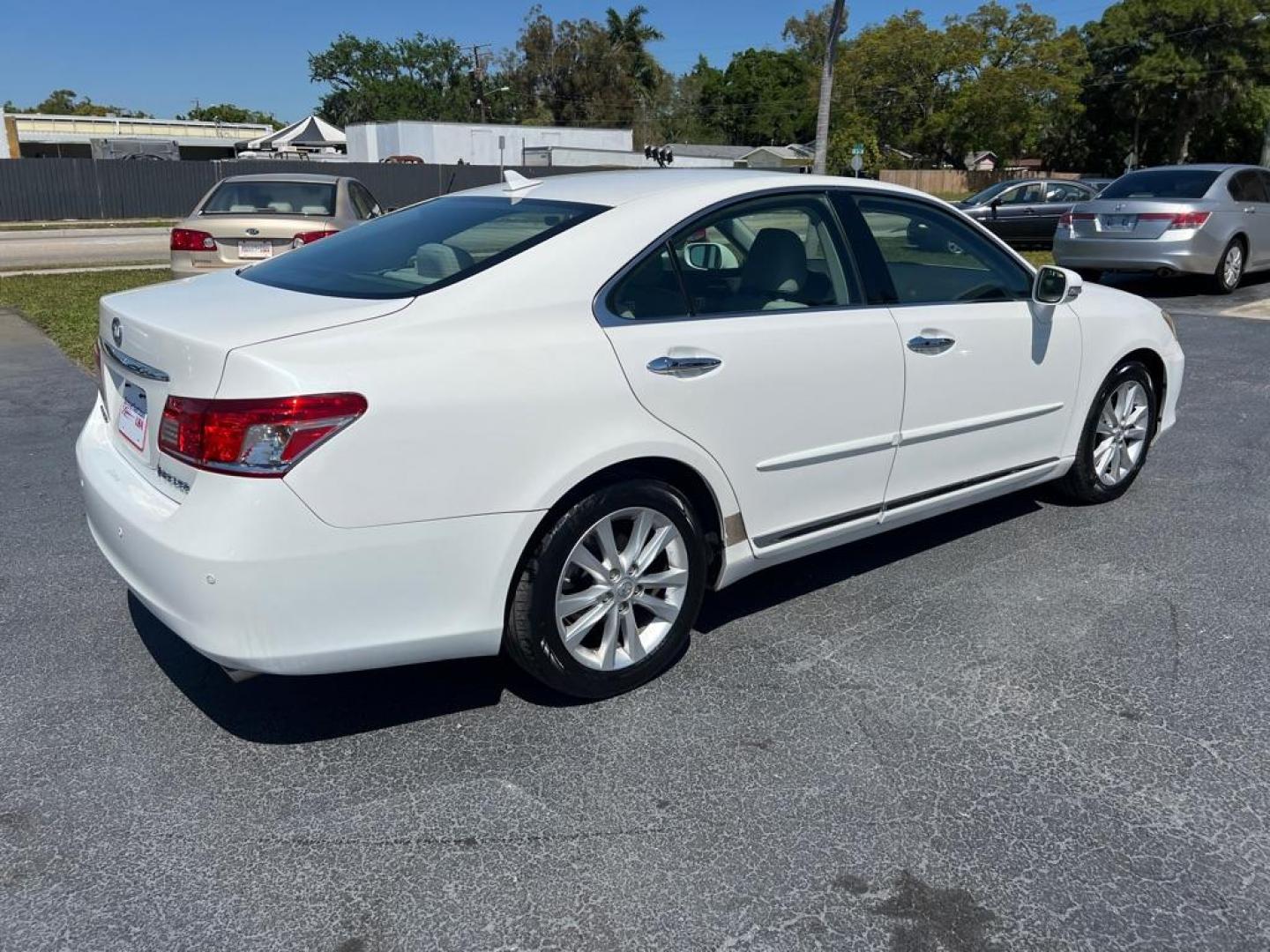 2011 WHITE LEXUS ES 350 (JTHBK1EG4B2) with an 3.5L engine, Automatic transmission, located at 2929 9th St. West, Bradenton, 34205, (941) 242-2810, 27.473591, -82.570679 - Photo#7