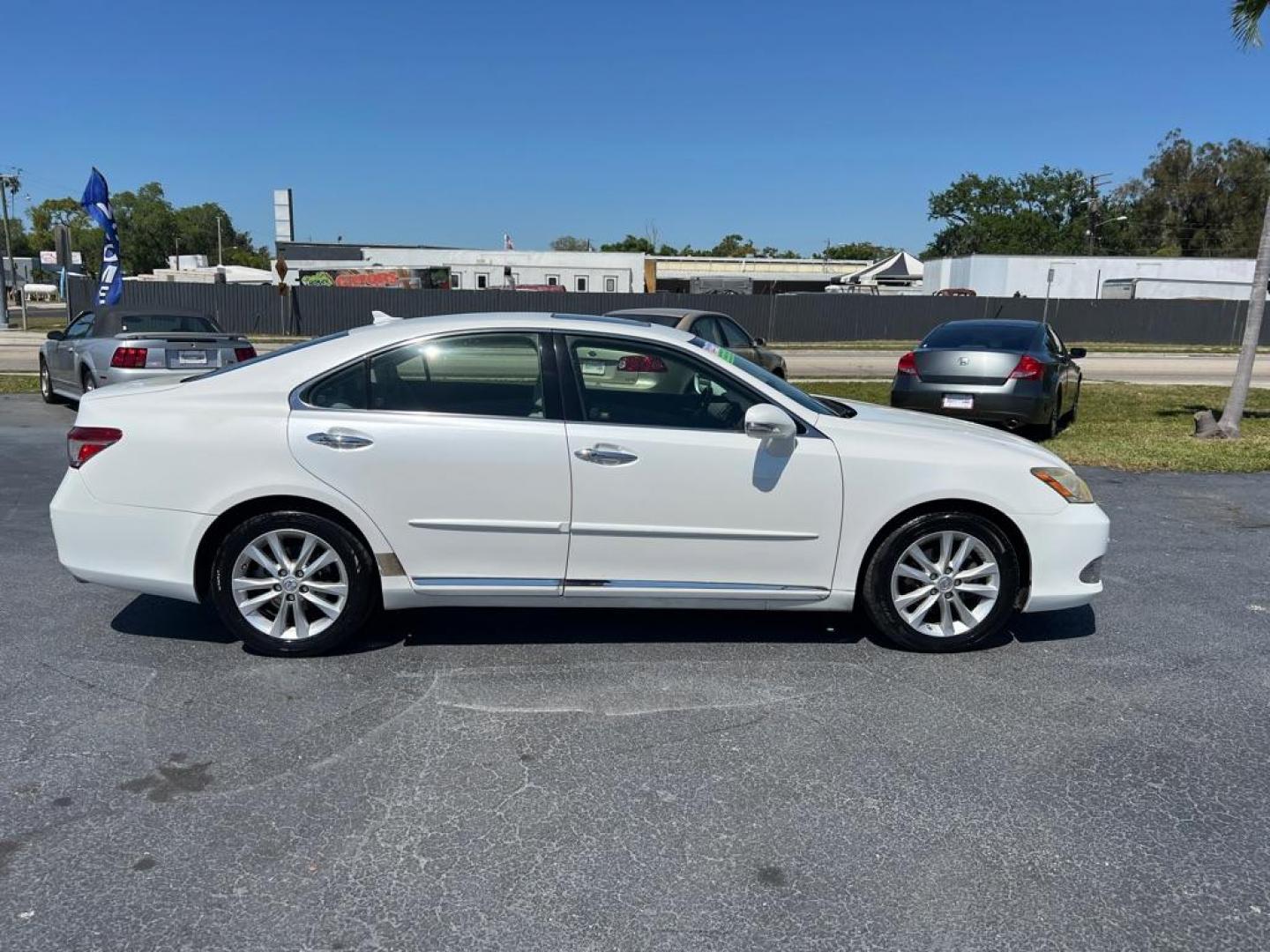 2011 WHITE LEXUS ES 350 (JTHBK1EG4B2) with an 3.5L engine, Automatic transmission, located at 2929 9th St. West, Bradenton, 34205, (941) 242-2810, 27.473591, -82.570679 - Photo#8