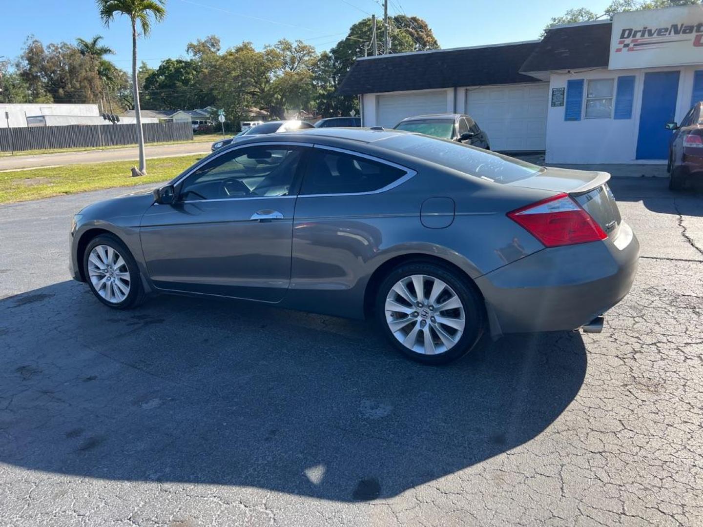 2010 GRAY HONDA ACCORD EXL (1HGCS2B84AA) with an 3.5L engine, Automatic transmission, located at 2929 9th St. West, Bradenton, 34205, (941) 242-2810, 27.473591, -82.570679 - Photo#4