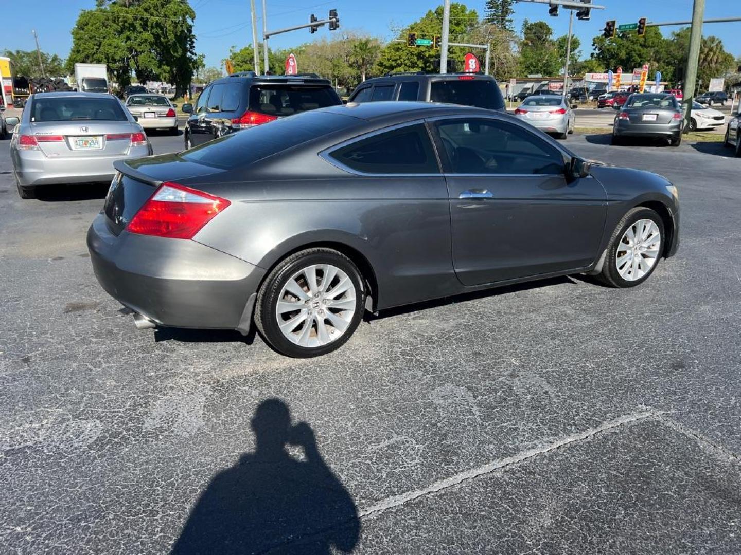 2010 GRAY HONDA ACCORD EXL (1HGCS2B84AA) with an 3.5L engine, Automatic transmission, located at 2929 9th St. West, Bradenton, 34205, (941) 242-2810, 27.473591, -82.570679 - Photo#6