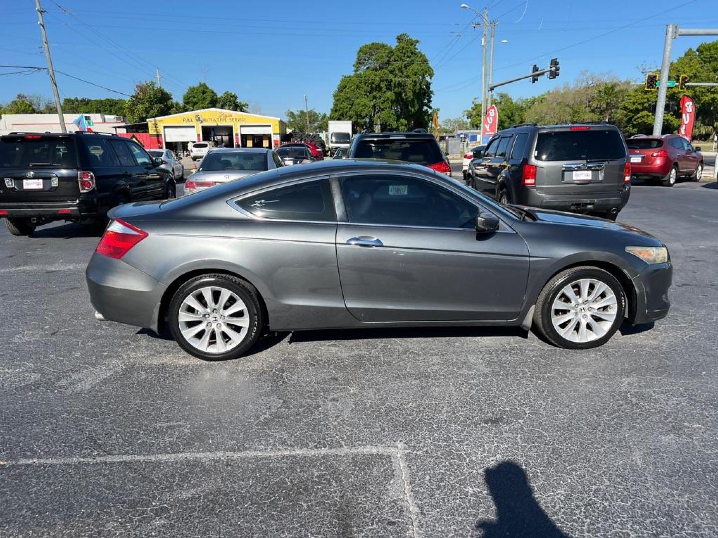 2010 GRAY HONDA ACCORD EXL (1HGCS2B84AA) with an 3.5L engine, Automatic transmission, located at 2929 9th St. West, Bradenton, 34205, (941) 242-2810, 27.473591, -82.570679 - Photo#7