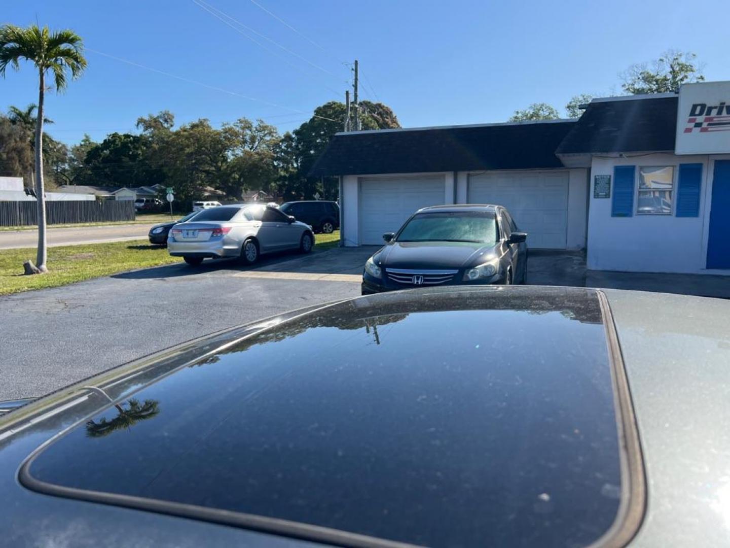 2010 GRAY HONDA ACCORD EXL (1HGCS2B84AA) with an 3.5L engine, Automatic transmission, located at 2929 9th St. West, Bradenton, 34205, (941) 242-2810, 27.473591, -82.570679 - Photo#8