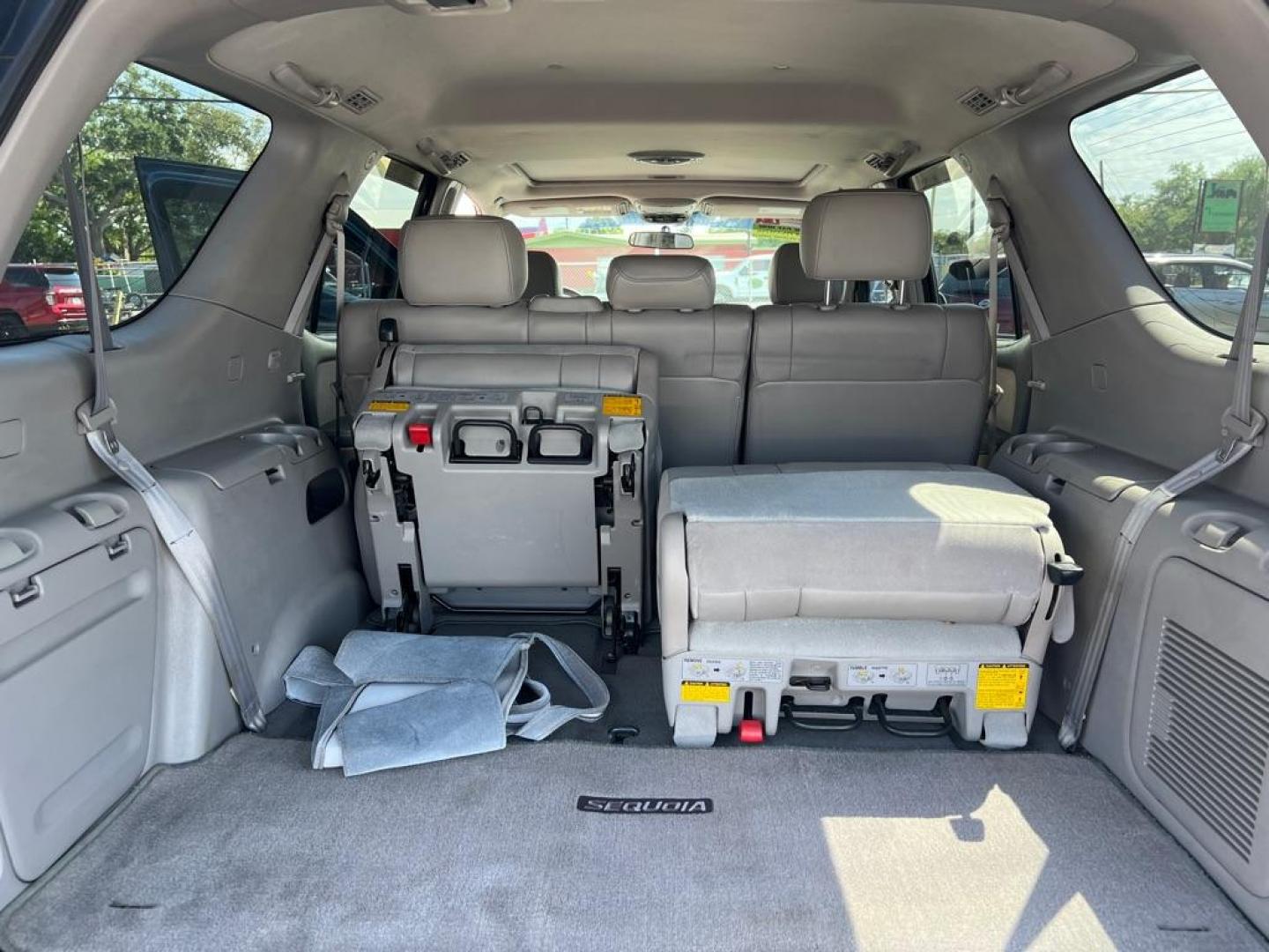 2007 GRAY TOYOTA SEQUOIA SR5 (5TDZT34AX7S) with an 4.7L engine, Automatic transmission, located at 2929 9th St. West, Bradenton, 34205, (941) 242-2810, 27.473591, -82.570679 - Photo#13