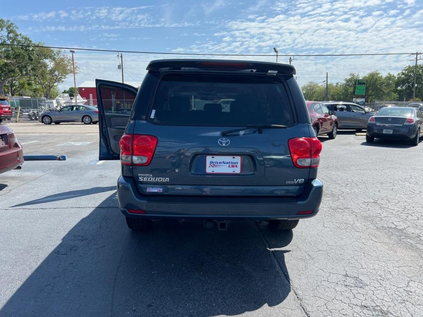 2007 GRAY TOYOTA SEQUOIA SR5 (5TDZT34AX7S) with an 4.7L engine, Automatic transmission, located at 2929 9th St. West, Bradenton, 34205, (941) 242-2810, 27.473591, -82.570679 - Photo#14