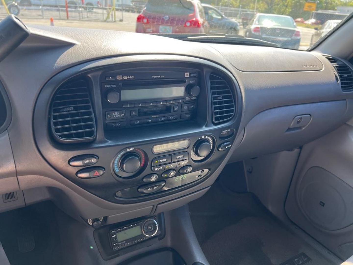 2007 GRAY TOYOTA SEQUOIA SR5 (5TDZT34AX7S) with an 4.7L engine, Automatic transmission, located at 2929 9th St. West, Bradenton, 34205, (941) 242-2810, 27.473591, -82.570679 - Photo#16