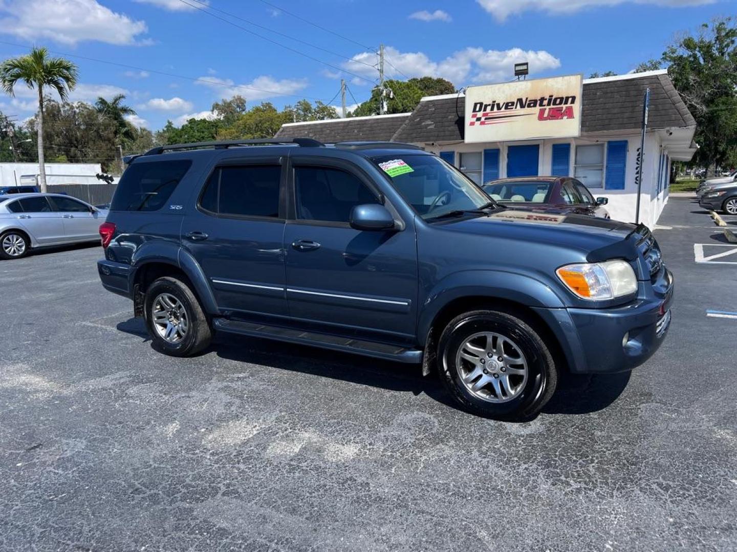 2007 GRAY TOYOTA SEQUOIA SR5 (5TDZT34AX7S) with an 4.7L engine, Automatic transmission, located at 2929 9th St. West, Bradenton, 34205, (941) 242-2810, 27.473591, -82.570679 - Photo#1