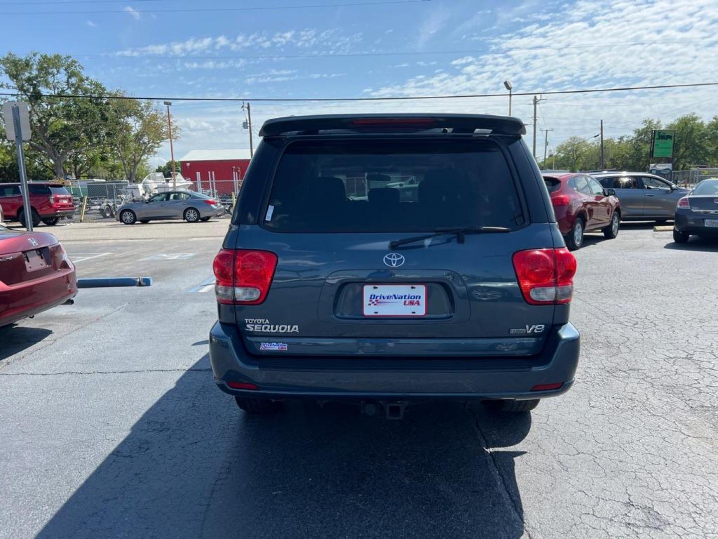 2007 GRAY TOYOTA SEQUOIA SR5 (5TDZT34AX7S) with an 4.7L engine, Automatic transmission, located at 2929 9th St. West, Bradenton, 34205, (941) 242-2810, 27.473591, -82.570679 - Photo#6