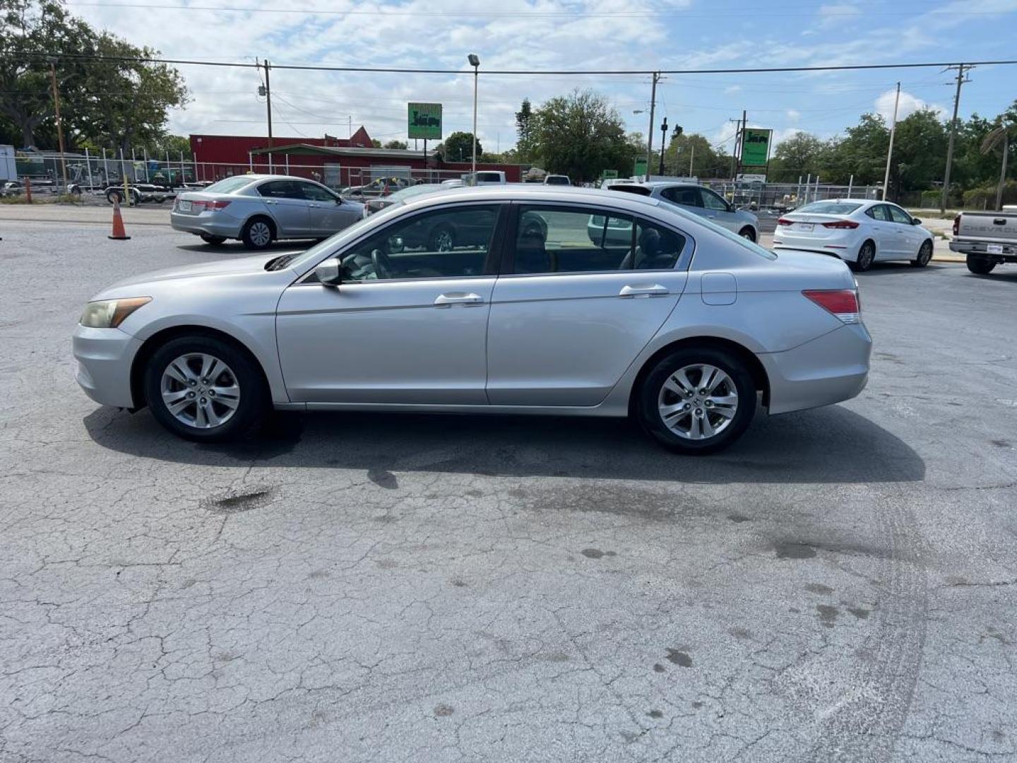 2011 SILVER HONDA ACCORD LXP (1HGCP2F49BA) with an 2.4L engine, Automatic transmission, located at 2929 9th St. West, Bradenton, 34205, (941) 242-2810, 27.473591, -82.570679 - Photo#4