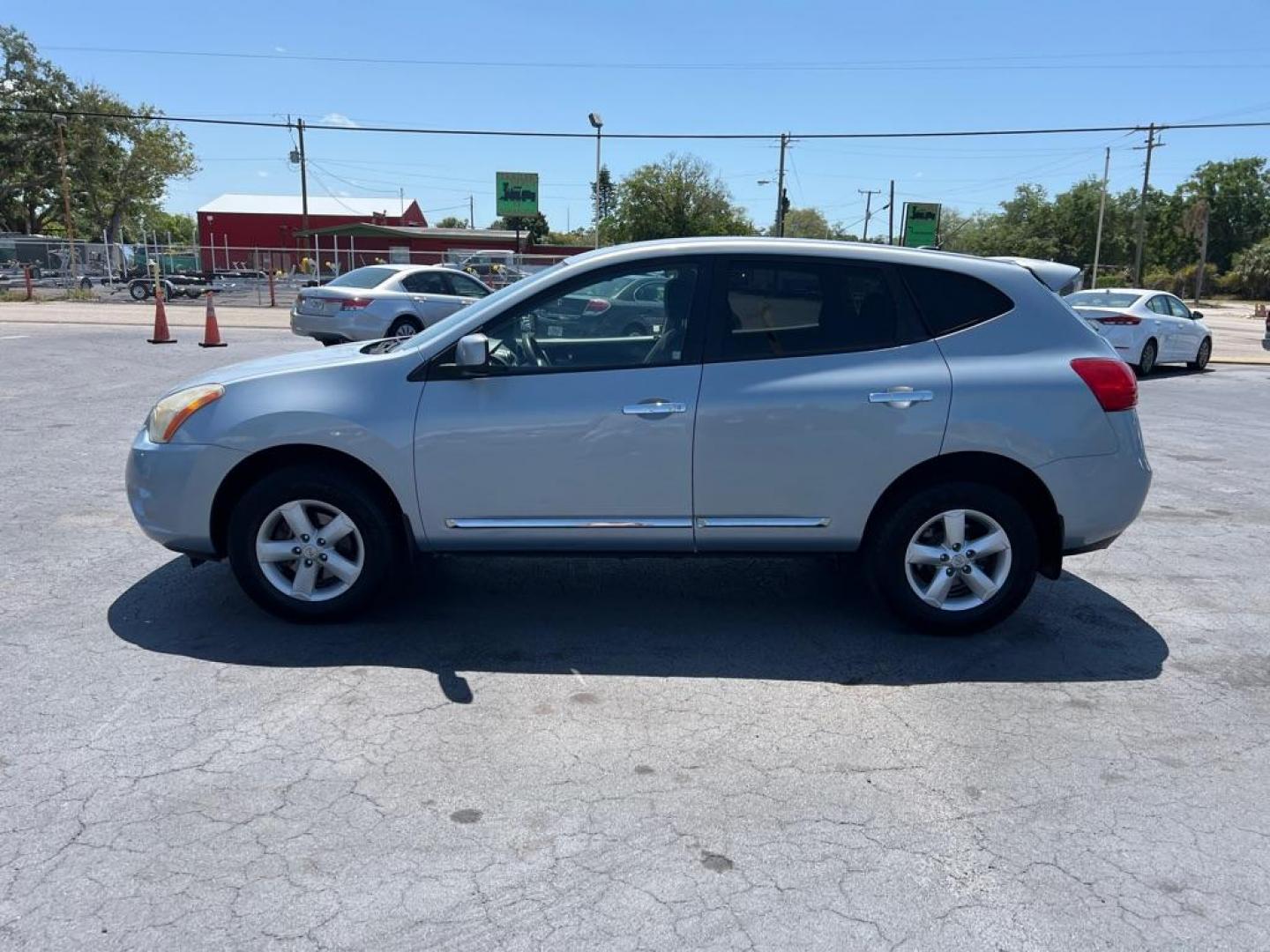 2013 SILVER NISSAN ROGUE S (JN8AS5MT6DW) with an 2.5L engine, Continuously Variable transmission, located at 2929 9th St. West, Bradenton, 34205, (941) 242-2810, 27.473591, -82.570679 - Photo#4