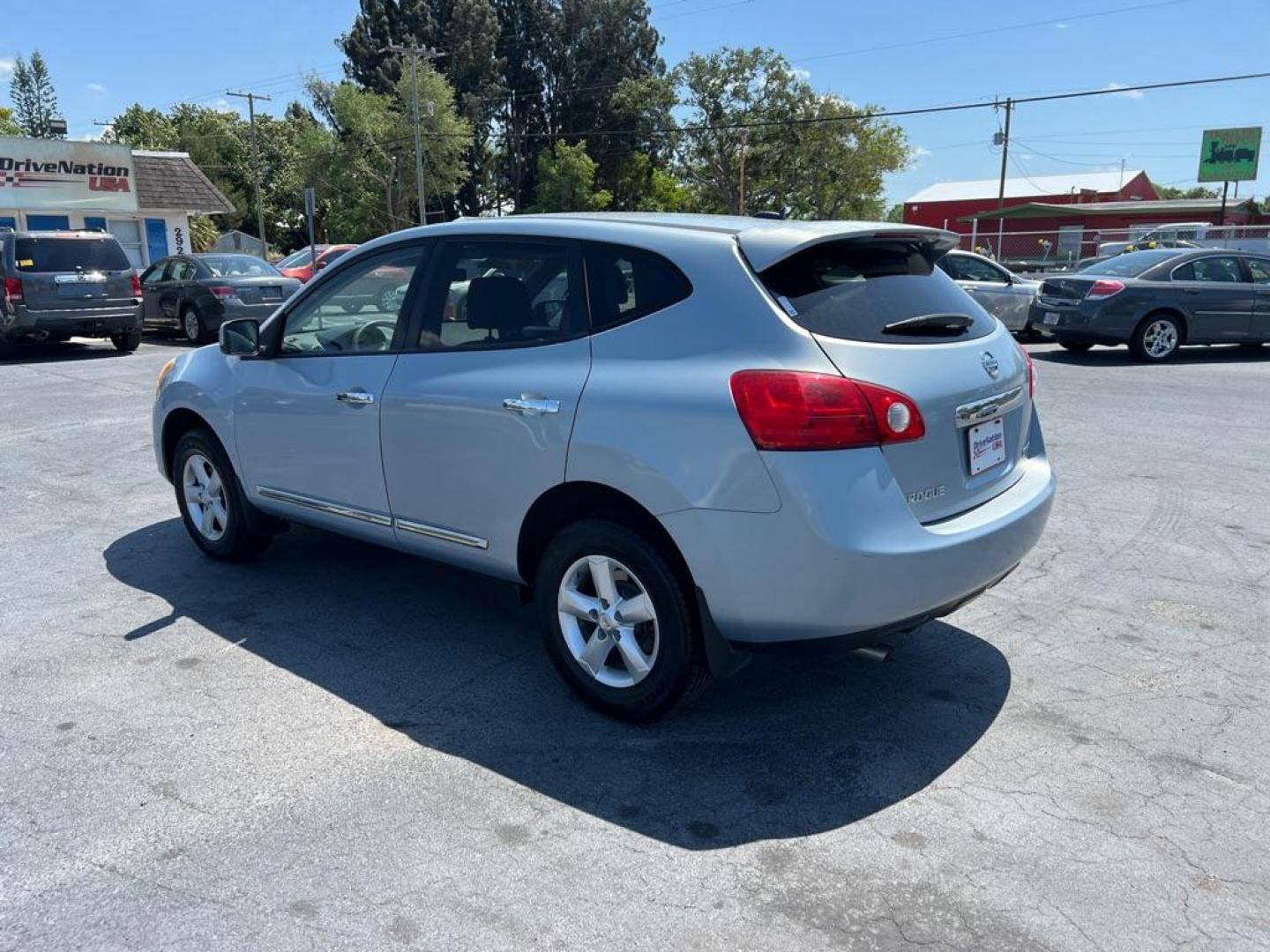 2013 SILVER NISSAN ROGUE S (JN8AS5MT6DW) with an 2.5L engine, Continuously Variable transmission, located at 2929 9th St. West, Bradenton, 34205, (941) 242-2810, 27.473591, -82.570679 - Photo#5