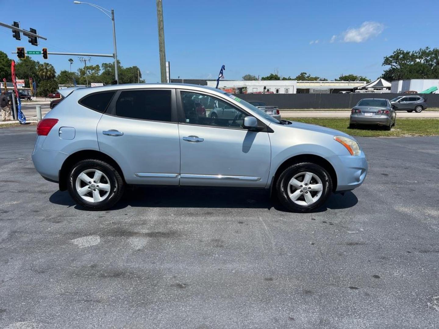 2013 SILVER NISSAN ROGUE S (JN8AS5MT6DW) with an 2.5L engine, Continuously Variable transmission, located at 2929 9th St. West, Bradenton, 34205, (941) 242-2810, 27.473591, -82.570679 - Photo#8