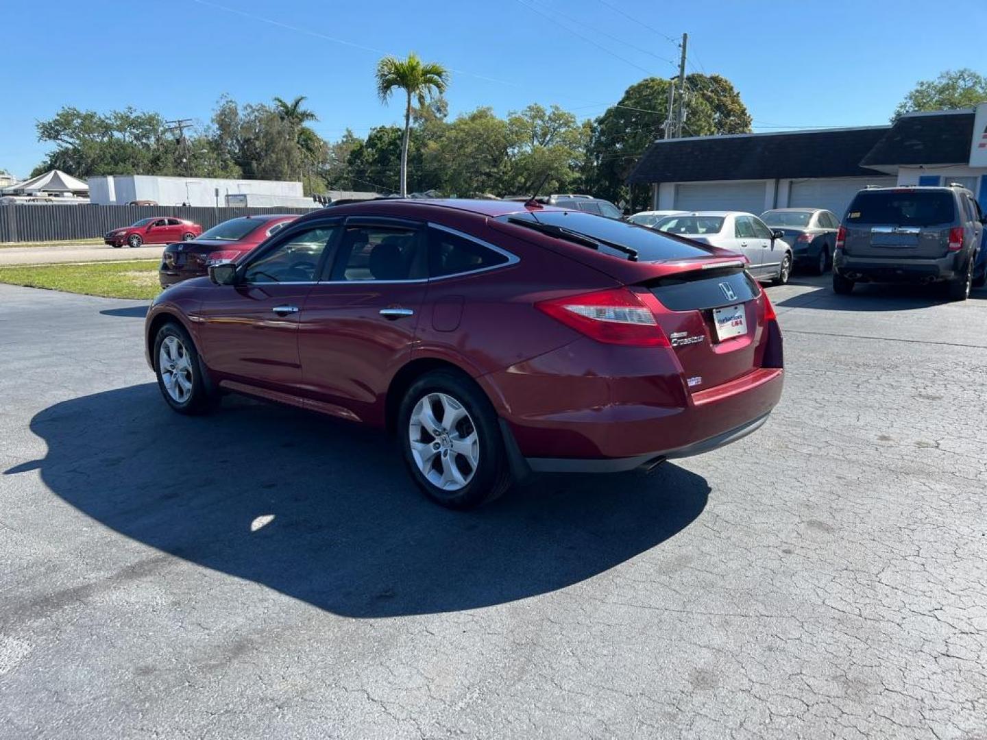 2010 RED HONDA ACCORD CROSSTOU EXL (5J6TF1H58AL) with an 3.5L engine, Automatic transmission, located at 2929 9th St. West, Bradenton, 34205, (941) 242-2810, 27.473591, -82.570679 - Photo#5