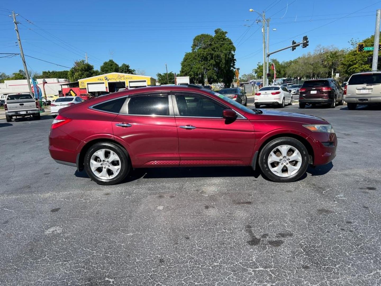 2010 RED HONDA ACCORD CROSSTOU EXL (5J6TF1H58AL) with an 3.5L engine, Automatic transmission, located at 2929 9th St. West, Bradenton, 34205, (941) 242-2810, 27.473591, -82.570679 - Photo#8