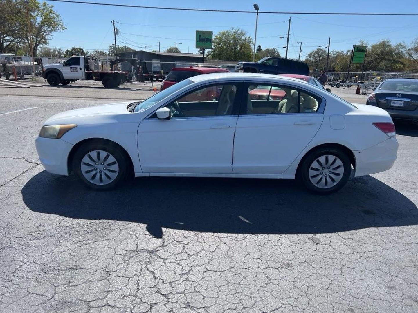 2011 WHITE HONDA ACCORD SE (1HGCP2F64BA) with an 2.4L engine, Automatic transmission, located at 2929 9th St. West, Bradenton, 34205, (941) 242-2810, 27.473591, -82.570679 - Photo#4