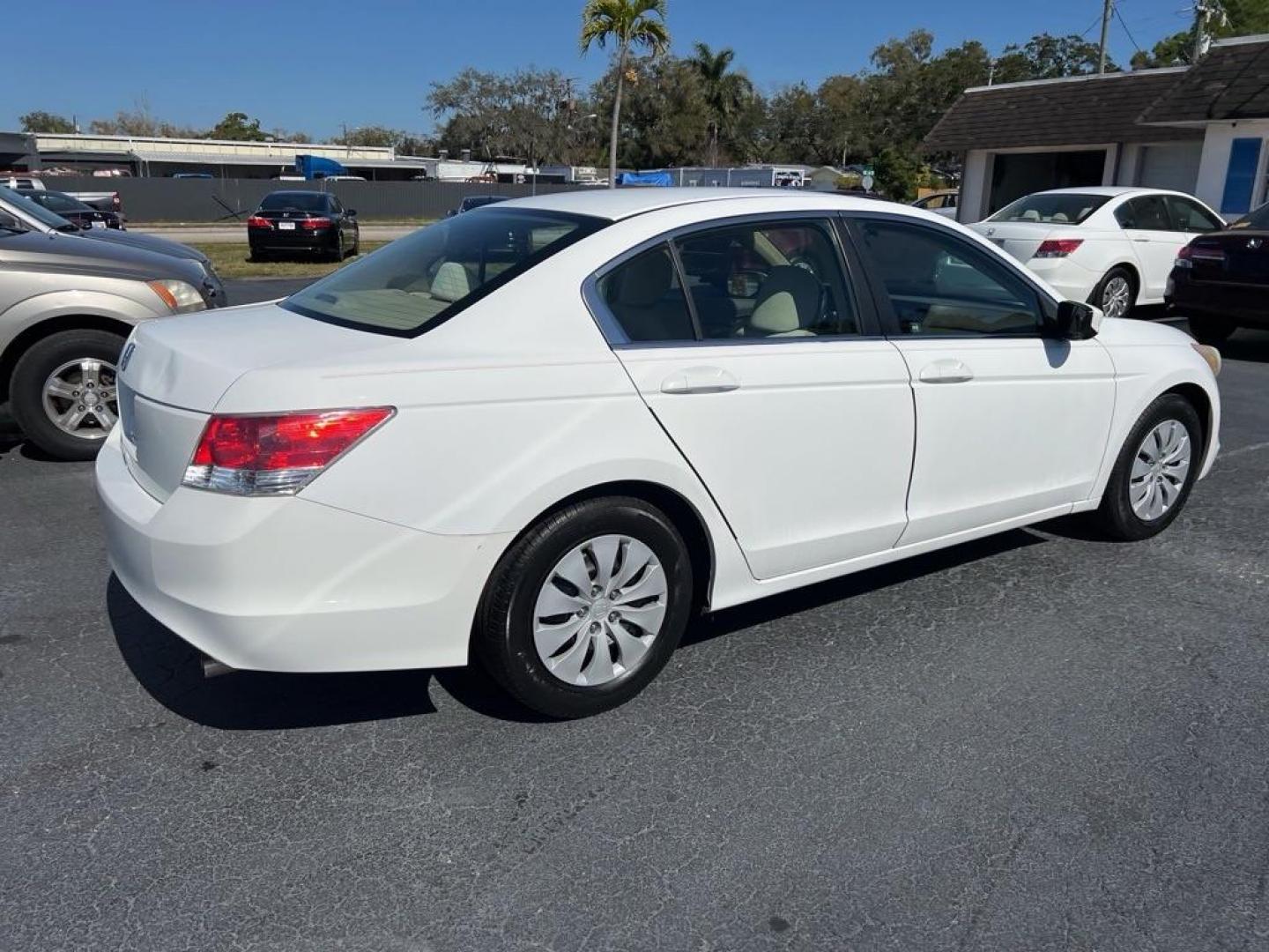 2011 WHITE HONDA ACCORD SE (1HGCP2F64BA) with an 2.4L engine, Automatic transmission, located at 2929 9th St. West, Bradenton, 34205, (941) 242-2810, 27.473591, -82.570679 - Photo#6