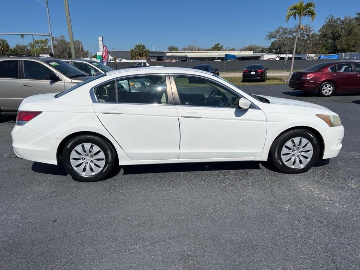 2011 WHITE HONDA ACCORD SE (1HGCP2F64BA) with an 2.4L engine, Automatic transmission, located at 2929 9th St. West, Bradenton, 34205, (941) 242-2810, 27.473591, -82.570679 - Photo#7