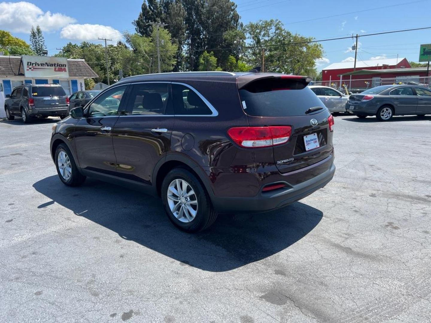 2016 RED KIA SORENTO LX (5XYPG4A53GG) with an 3.3L engine, Automatic transmission, located at 2929 9th St. West, Bradenton, 34205, (941) 242-2810, 27.473591, -82.570679 - Photo#5