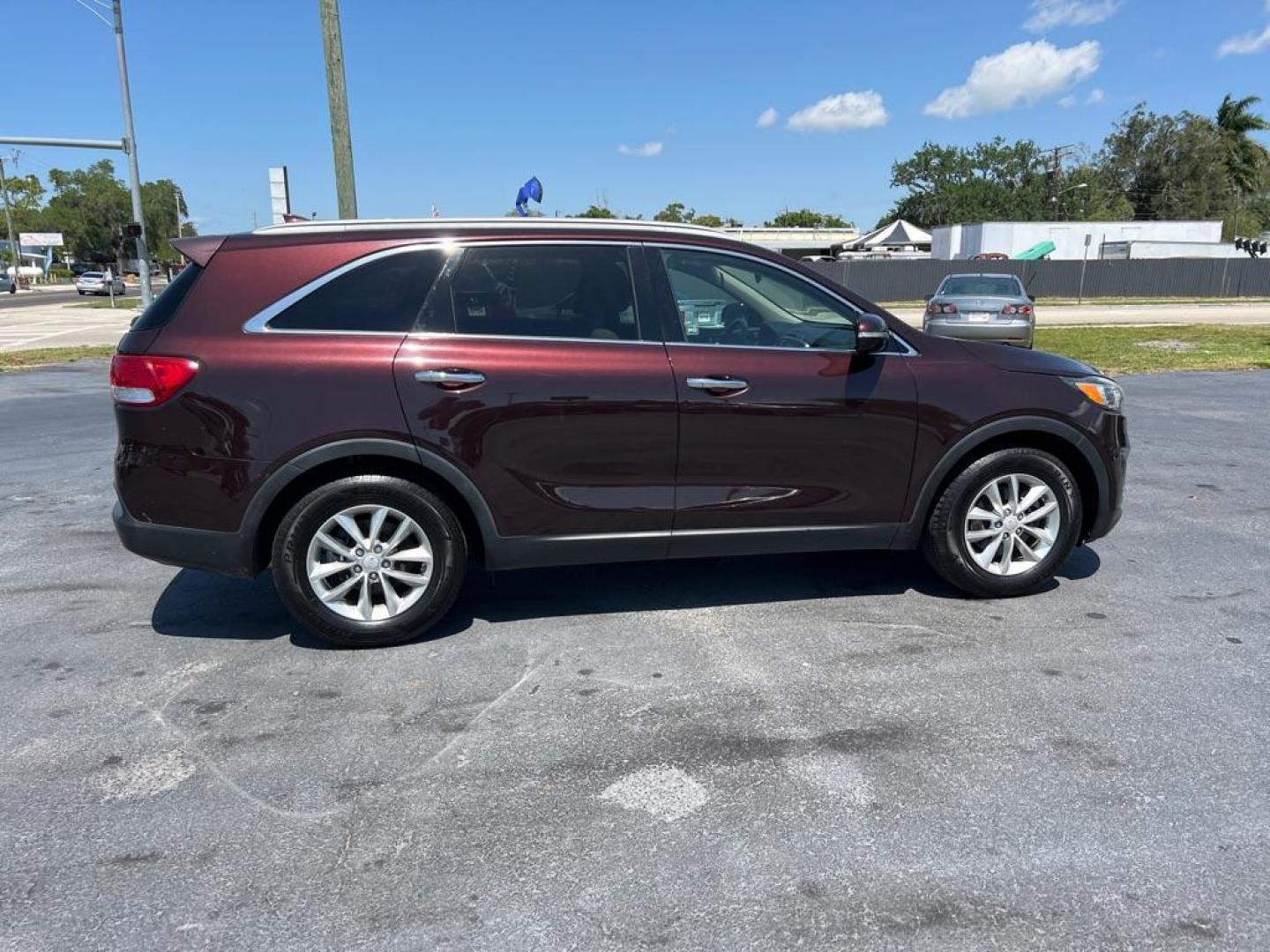 2016 RED KIA SORENTO LX (5XYPG4A53GG) with an 3.3L engine, Automatic transmission, located at 2929 9th St. West, Bradenton, 34205, (941) 242-2810, 27.473591, -82.570679 - Photo#8