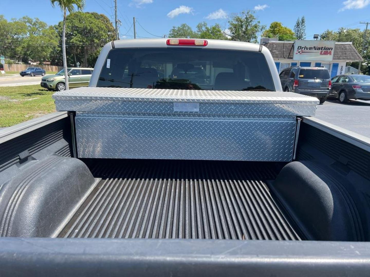 2007 SILVER CHEVROLET SILVERADO 1500 CLASSIC (1GCEC19X17Z) with an 4.3L engine, Automatic transmission, located at 2929 9th St. West, Bradenton, 34205, (941) 242-2810, 27.473591, -82.570679 - Photo#9