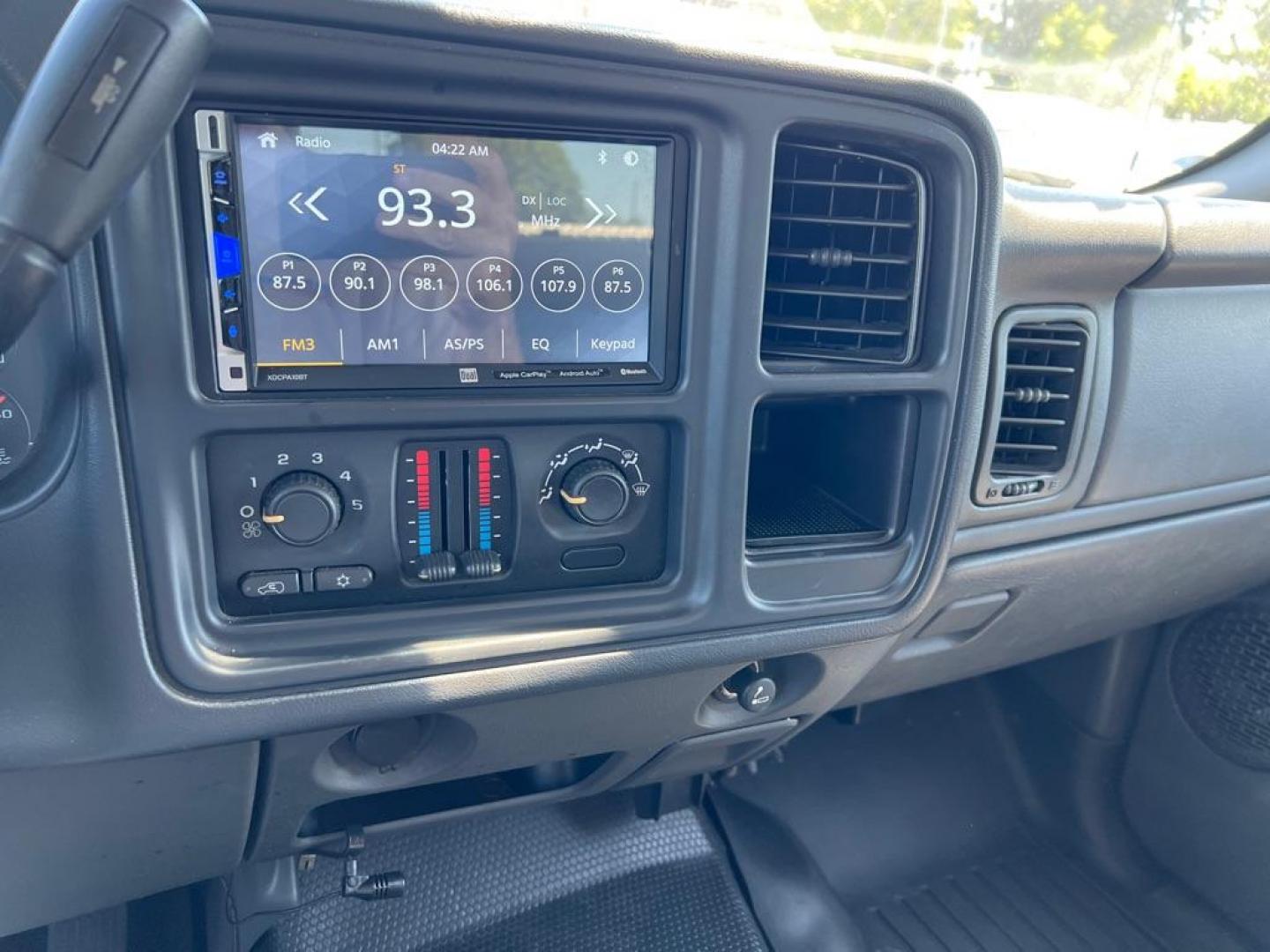 2007 SILVER CHEVROLET SILVERADO 1500 CLASSIC (1GCEC19X17Z) with an 4.3L engine, Automatic transmission, located at 2929 9th St. West, Bradenton, 34205, (941) 242-2810, 27.473591, -82.570679 - Photo#14