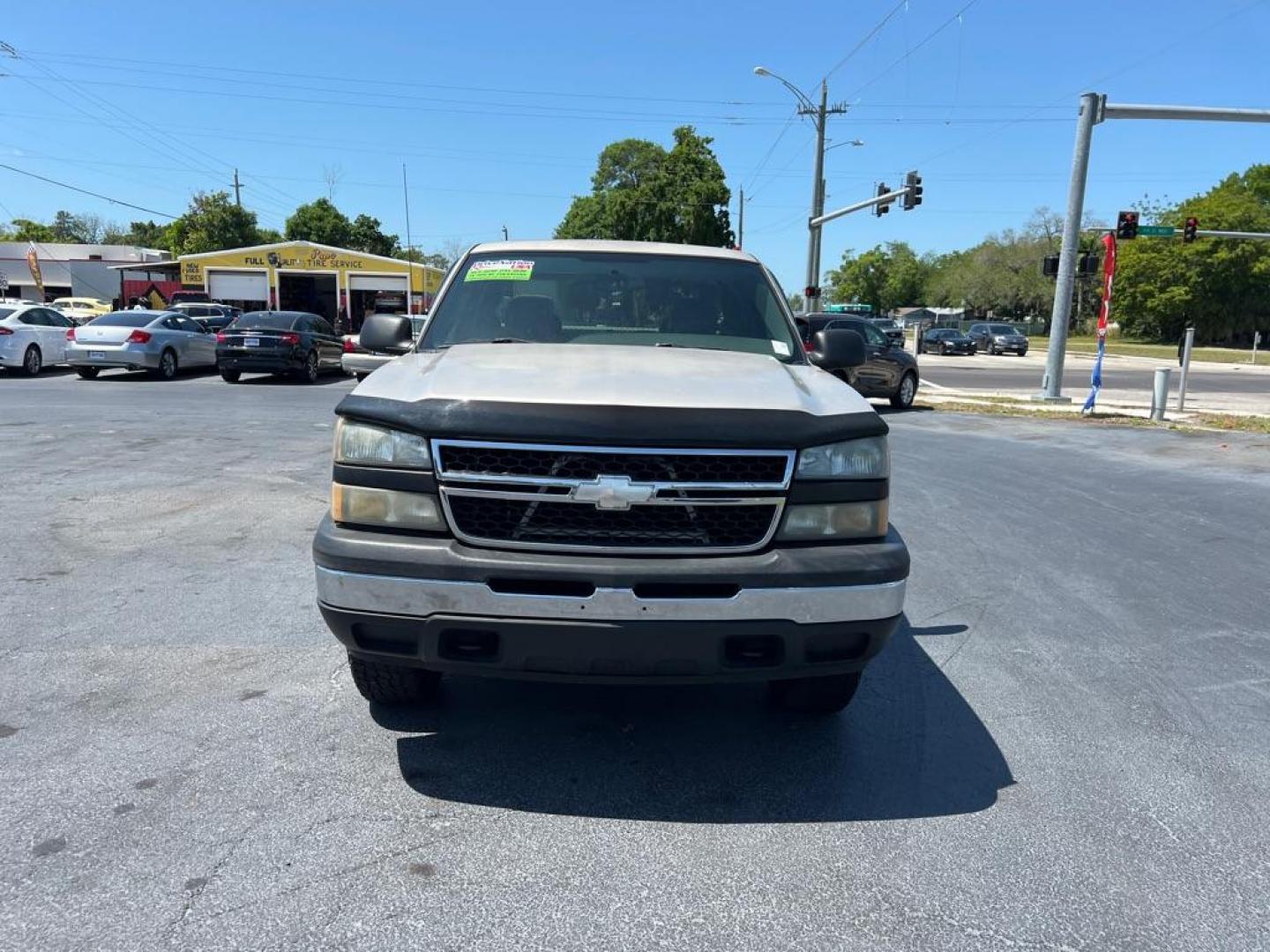 2007 SILVER CHEVROLET SILVERADO 1500 CLASSIC (1GCEC19X17Z) with an 4.3L engine, Automatic transmission, located at 2929 9th St. West, Bradenton, 34205, (941) 242-2810, 27.473591, -82.570679 - Photo#1