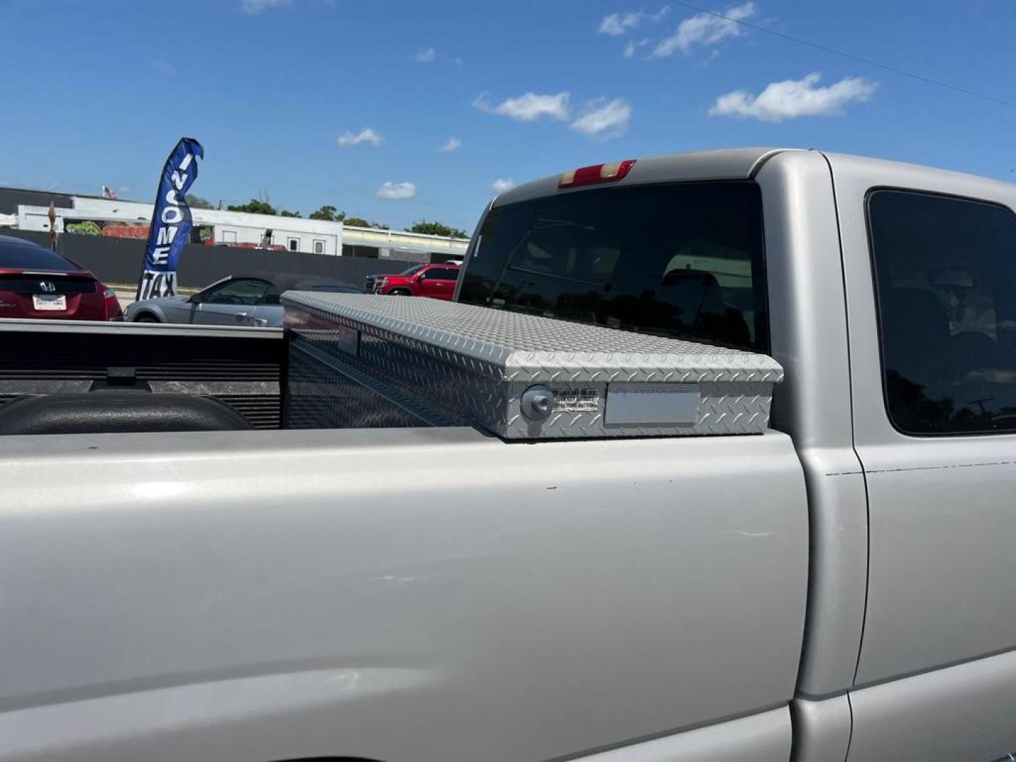 2007 SILVER CHEVROLET SILVERADO 1500 CLASSIC (1GCEC19X17Z) with an 4.3L engine, Automatic transmission, located at 2929 9th St. West, Bradenton, 34205, (941) 242-2810, 27.473591, -82.570679 - Photo#8