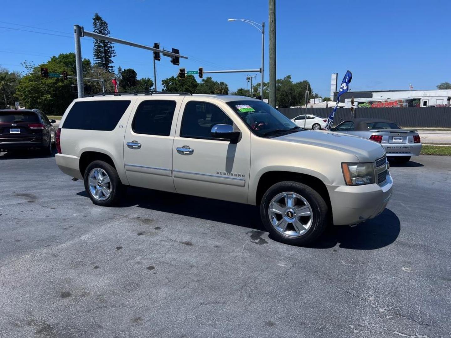 2009 GOLD CHEVROLET SUBURBAN 1500 LTZ (1GNFC36029R) with an 5.3L engine, Automatic transmission, located at 2929 9th St. West, Bradenton, 34205, (941) 242-2810, 27.473591, -82.570679 - Thanks for inquring into DriveNation USA! All vehicles listed can be viewed at www.drivenationusa.com for vehicle history reports and additonal info. We cannot quote any terms such as down payments or monthly payments without an application. You can apply directly at www.drivenationusa.com or by con - Photo#1