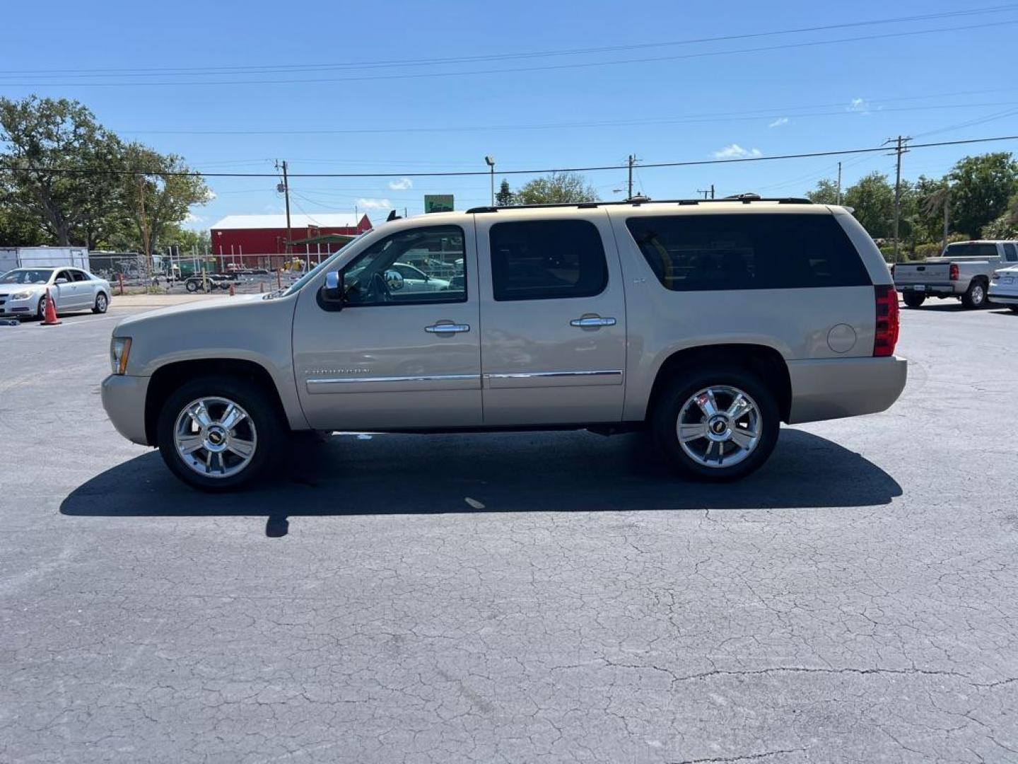 2009 GOLD CHEVROLET SUBURBAN 1500 LTZ (1GNFC36029R) with an 5.3L engine, Automatic transmission, located at 2929 9th St. West, Bradenton, 34205, (941) 242-2810, 27.473591, -82.570679 - Thanks for inquring into DriveNation USA! All vehicles listed can be viewed at www.drivenationusa.com for vehicle history reports and additonal info. We cannot quote any terms such as down payments or monthly payments without an application. You can apply directly at www.drivenationusa.com or by con - Photo#4