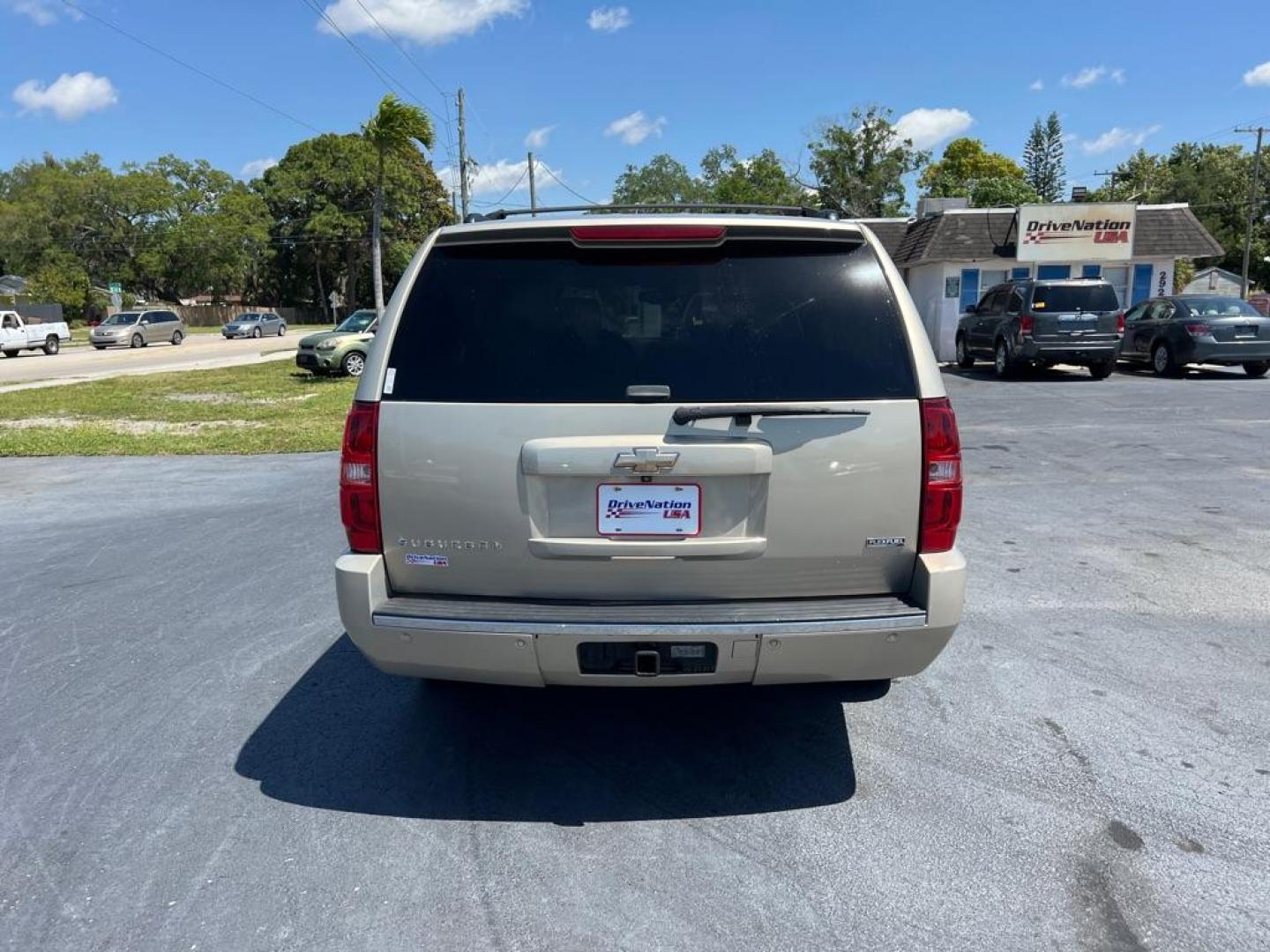 2009 GOLD CHEVROLET SUBURBAN 1500 LTZ (1GNFC36029R) with an 5.3L engine, Automatic transmission, located at 2929 9th St. West, Bradenton, 34205, (941) 242-2810, 27.473591, -82.570679 - Thanks for inquring into DriveNation USA! All vehicles listed can be viewed at www.drivenationusa.com for vehicle history reports and additonal info. We cannot quote any terms such as down payments or monthly payments without an application. You can apply directly at www.drivenationusa.com or by con - Photo#6