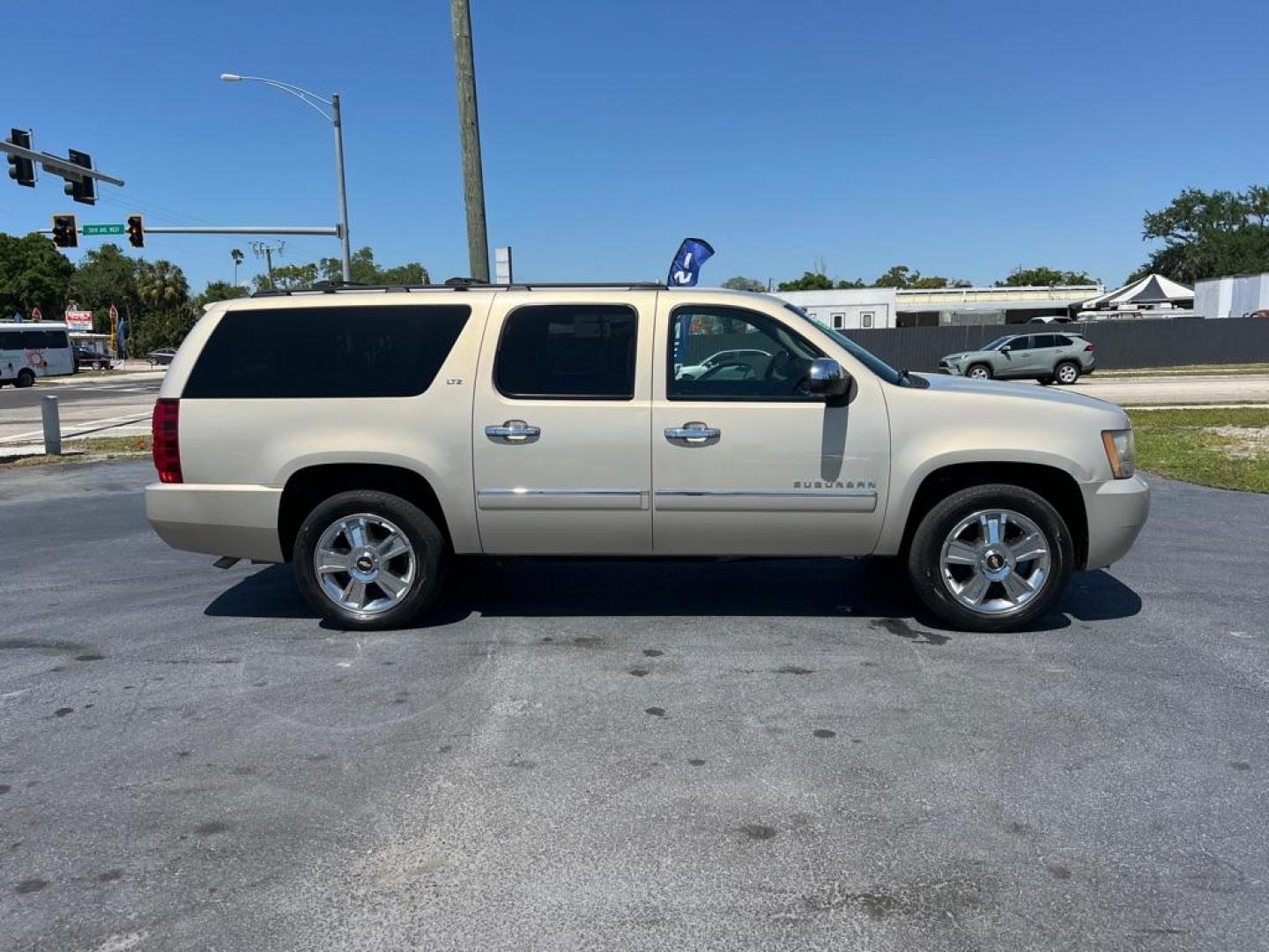 2009 GOLD CHEVROLET SUBURBAN 1500 LTZ (1GNFC36029R) with an 5.3L engine, Automatic transmission, located at 2929 9th St. West, Bradenton, 34205, (941) 242-2810, 27.473591, -82.570679 - Thanks for inquring into DriveNation USA! All vehicles listed can be viewed at www.drivenationusa.com for vehicle history reports and additonal info. We cannot quote any terms such as down payments or monthly payments without an application. You can apply directly at www.drivenationusa.com or by con - Photo#8