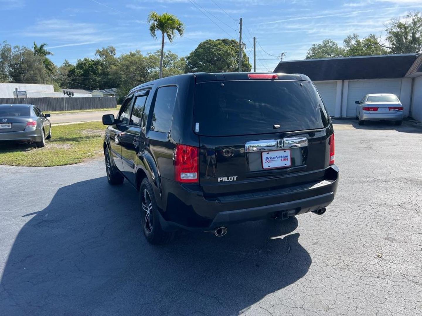 2011 BLACK HONDA PILOT LX (5FNYF3H20BB) with an 3.5L engine, Automatic transmission, located at 2929 9th St. West, Bradenton, 34205, (941) 242-2810, 27.473591, -82.570679 - Photo#5