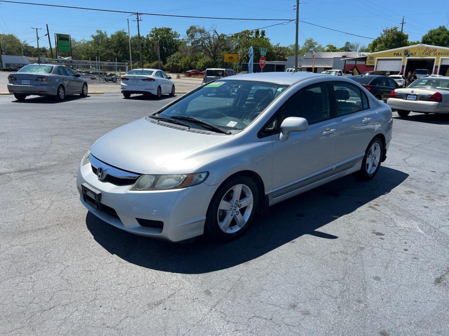 2009 SILVER HONDA CIVIC LX-S (19XFA16669E) with an 1.8L engine, Automatic transmission, located at 2929 9th St. West, Bradenton, 34205, (941) 242-2810, 27.473591, -82.570679 - Photo#4