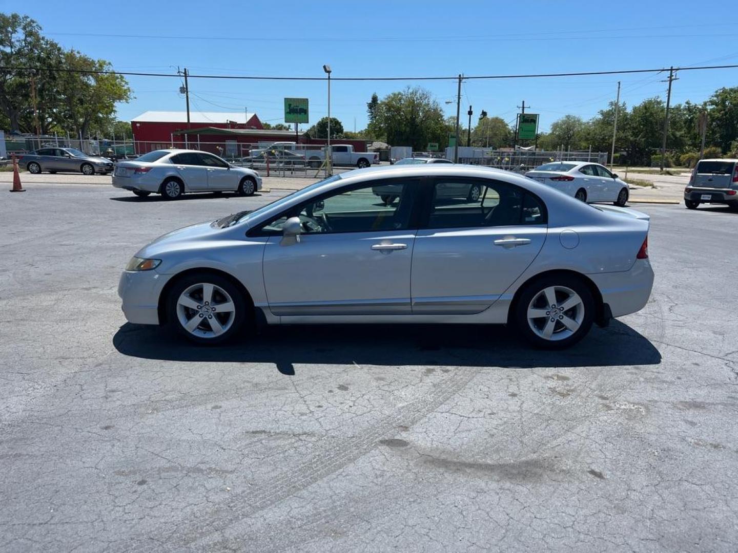 2009 SILVER HONDA CIVIC LX-S (19XFA16669E) with an 1.8L engine, Automatic transmission, located at 2929 9th St. West, Bradenton, 34205, (941) 242-2810, 27.473591, -82.570679 - Photo#5