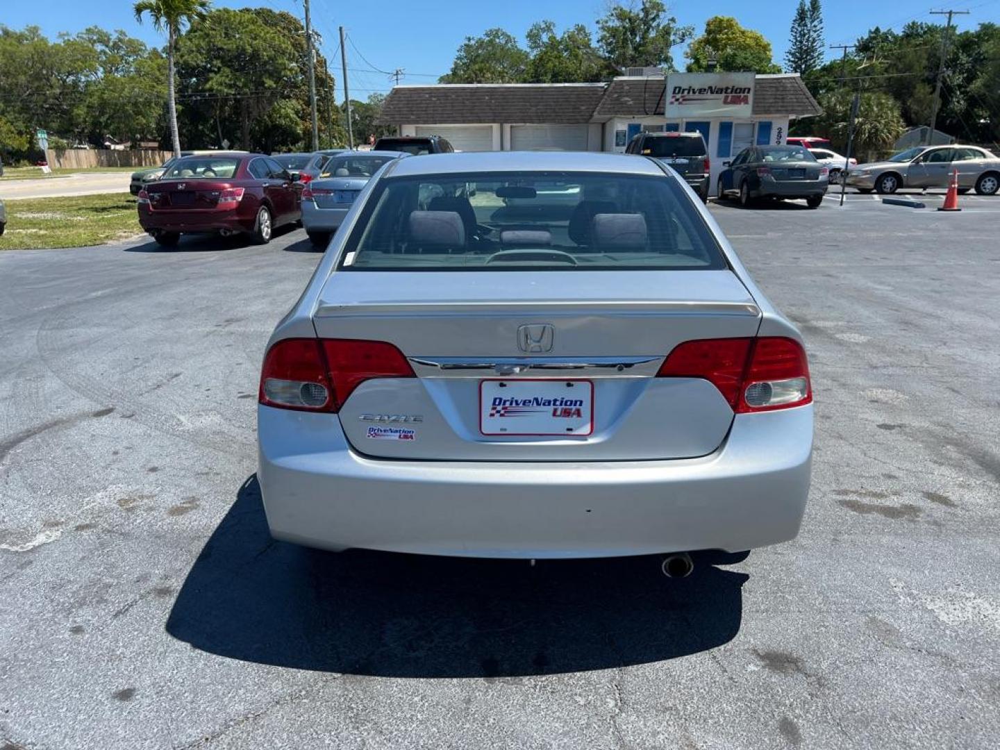 2009 SILVER HONDA CIVIC LX-S (19XFA16669E) with an 1.8L engine, Automatic transmission, located at 2929 9th St. West, Bradenton, 34205, (941) 242-2810, 27.473591, -82.570679 - Photo#7