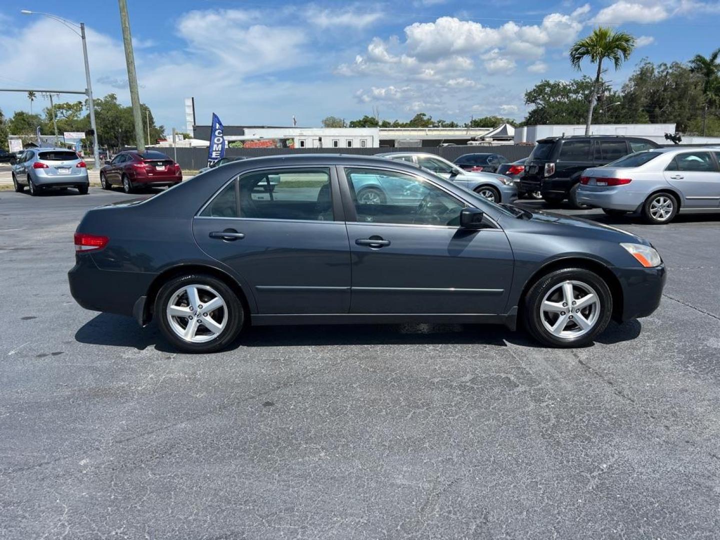 2004 GRAY HONDA ACCORD EX (1HGCM56834A) with an 2.4L engine, Automatic transmission, located at 2929 9th St. West, Bradenton, 34205, (941) 242-2810, 27.473591, -82.570679 - Photo#9