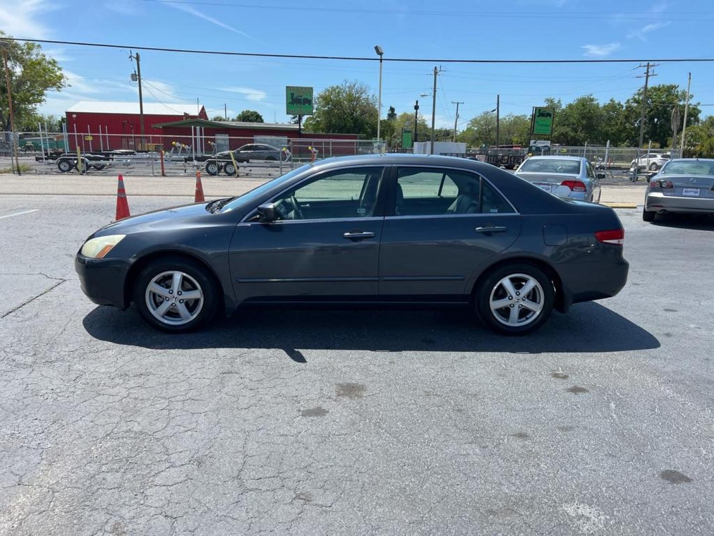 2004 GRAY HONDA ACCORD EX (1HGCM56834A) with an 2.4L engine, Automatic transmission, located at 2929 9th St. West, Bradenton, 34205, (941) 242-2810, 27.473591, -82.570679 - Photo#5