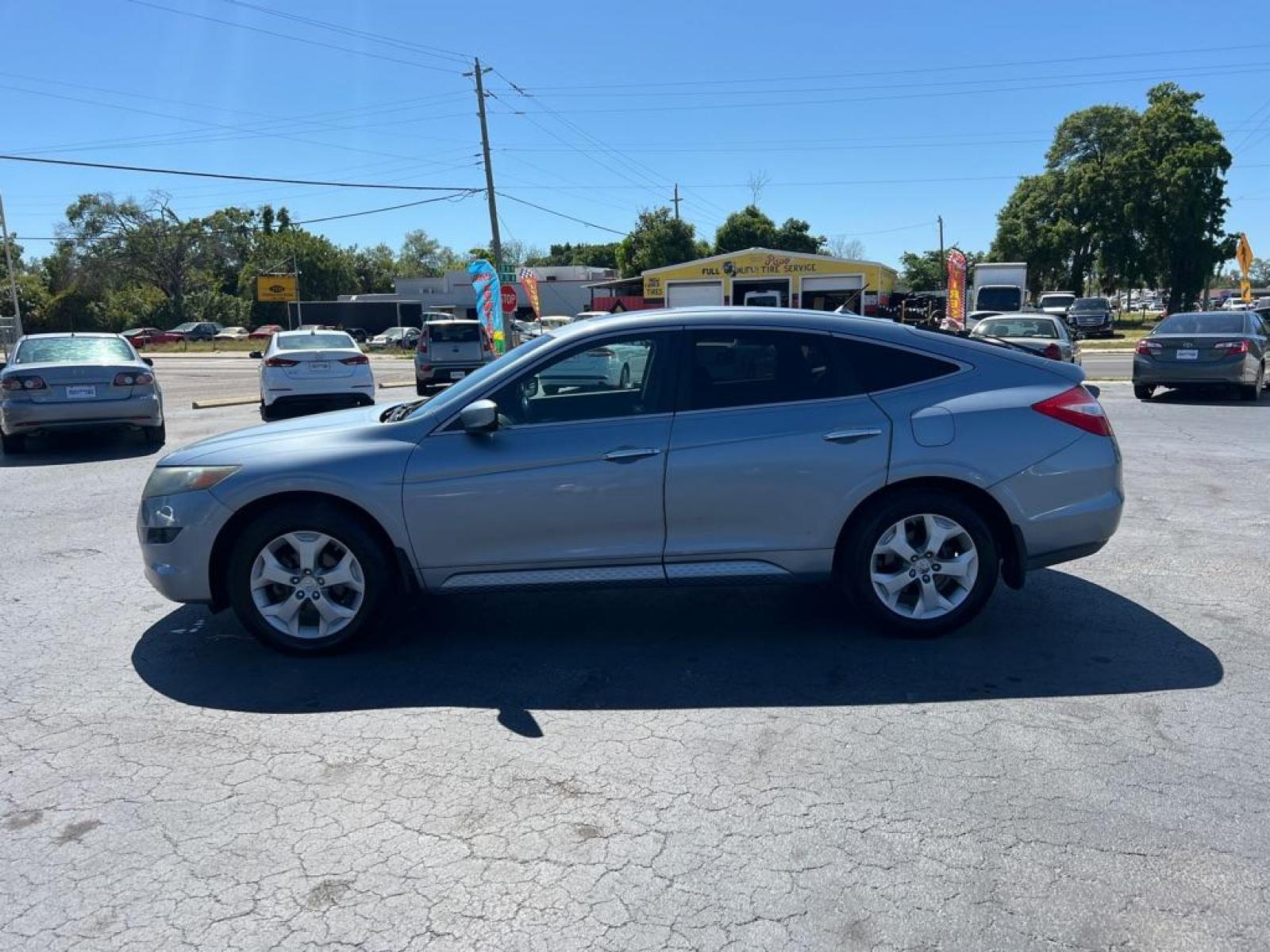 2010 BLUE HONDA ACCORD CROSSTOU EXL (5J6TF1H52AL) with an 3.5L engine, Automatic transmission, located at 2929 9th St. West, Bradenton, 34205, (941) 242-2810, 27.473591, -82.570679 - Thanks for inquring into DriveNation USA! All vehicles listed can be viewed at www.drivenationusa.com for vehicle history reports and additonal info. We cannot quote any terms such as down payments or monthly payments without an application. You can apply directly at www.drivenationusa.com or by con - Photo #4