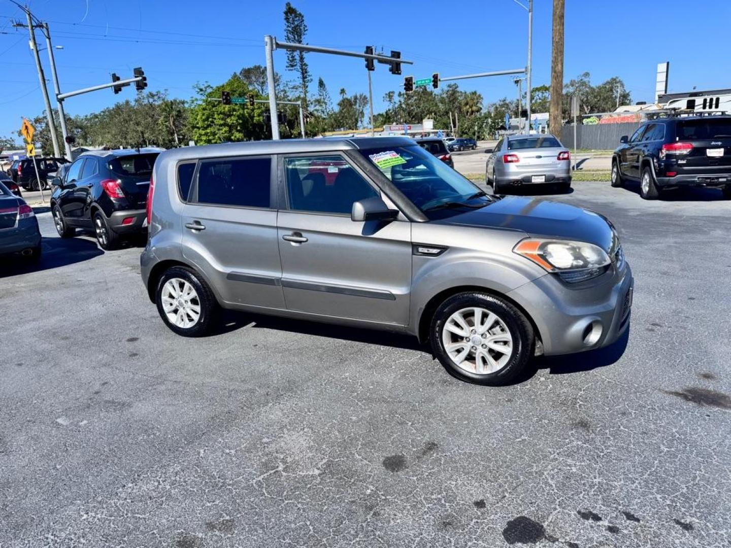 2013 GRAY KIA SOUL (KNDJT2A54D7) with an 1.6L engine, Automatic transmission, located at 2929 9th St. West, Bradenton, 34205, (941) 242-2810, 27.473591, -82.570679 - Thanks for inquring into DriveNation USA! All vehicles listed can be viewed at www.drivenationusa.com for vehicle history reports and additonal info. We cannot quote any terms such as down payments or monthly payments without an application. You can apply directly at www.drivenationusa.com or by con - Photo#10