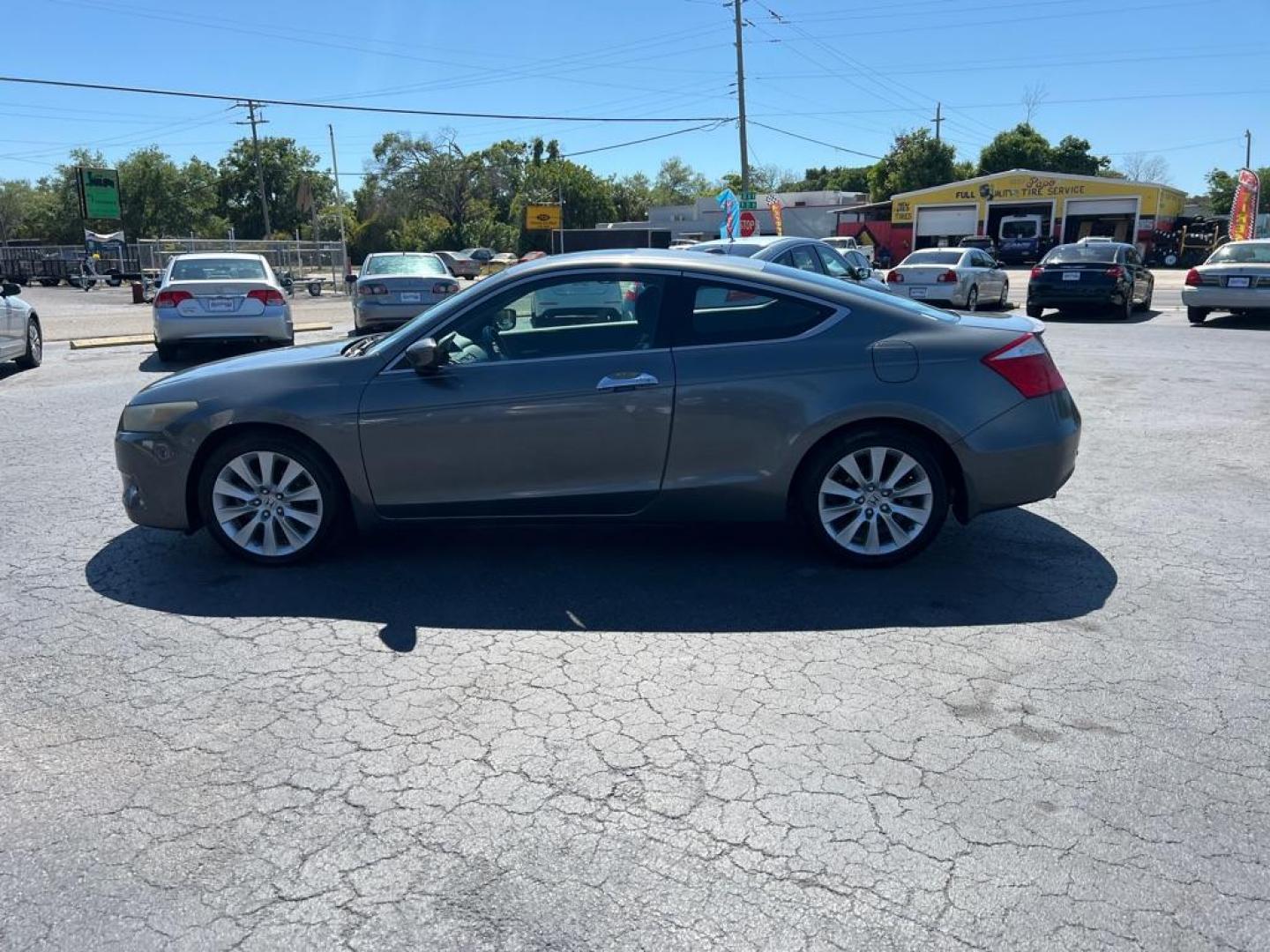 2009 GRAY HONDA ACCORD EXL (1HGCS22889A) with an 3.5L engine, Automatic transmission, located at 2929 9th St. West, Bradenton, 34205, (941) 242-2810, 27.473591, -82.570679 - Photo#4