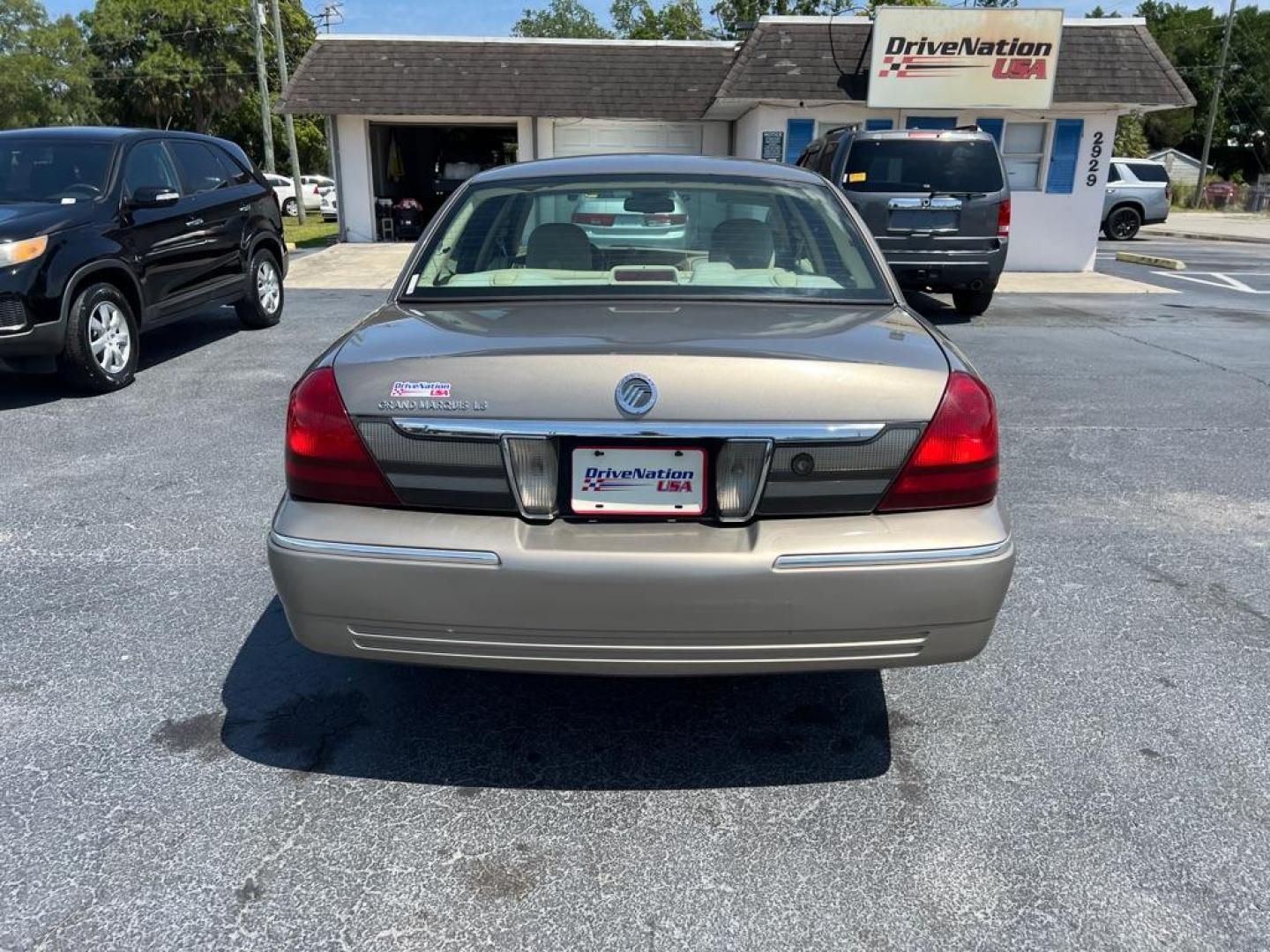 2006 TAN MERCURY GRAND MARQUIS LS (2MEFM75VX6X) with an 4.6L engine, Automatic transmission, located at 2929 9th St. West, Bradenton, 34205, (941) 242-2810, 27.473591, -82.570679 - Photo#5