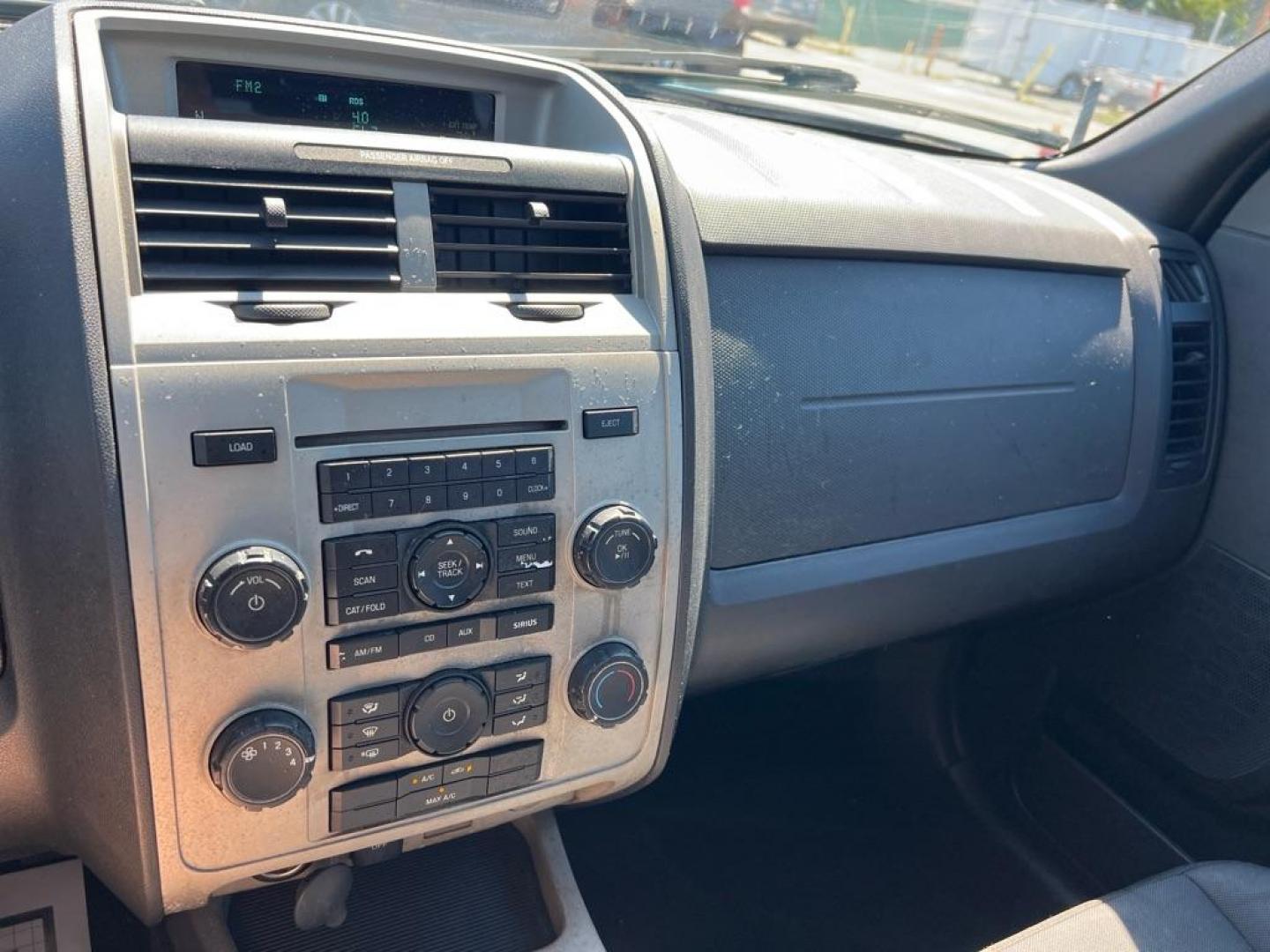 2011 BLUE FORD ESCAPE XLT (1FMCU0DG9BK) with an 3.0L engine, Automatic transmission, located at 2929 9th St. West, Bradenton, 34205, (941) 242-2810, 27.473591, -82.570679 - Photo#9