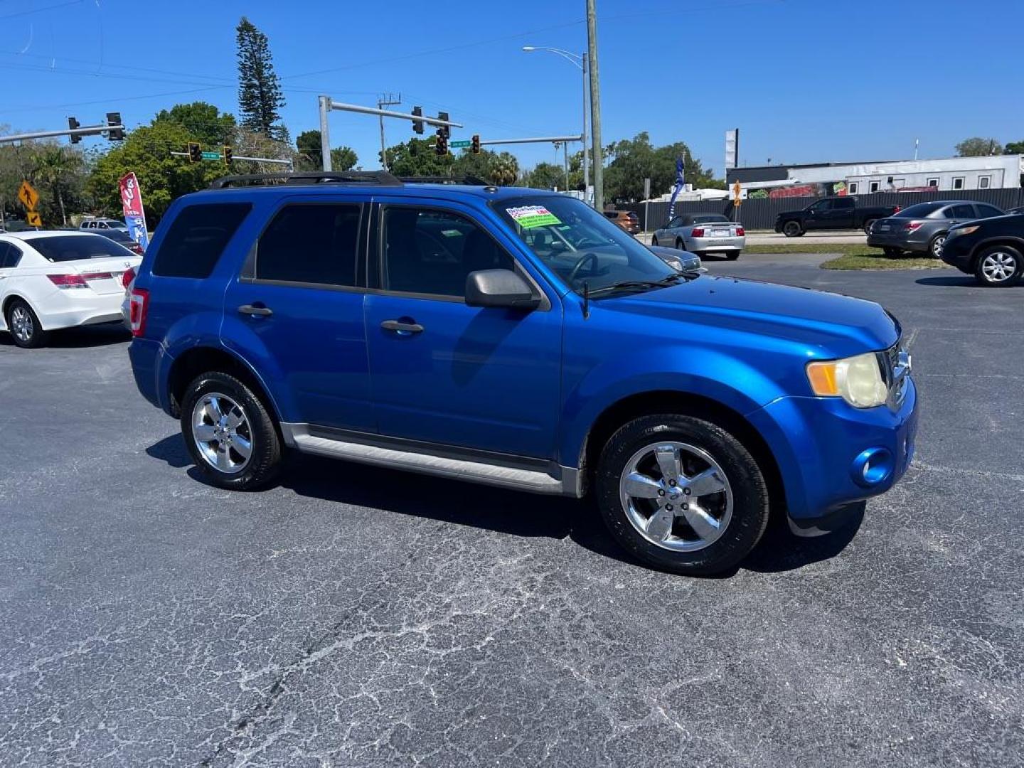 2011 BLUE FORD ESCAPE XLT (1FMCU0DG9BK) with an 3.0L engine, Automatic transmission, located at 2929 9th St. West, Bradenton, 34205, (941) 242-2810, 27.473591, -82.570679 - Photo#1