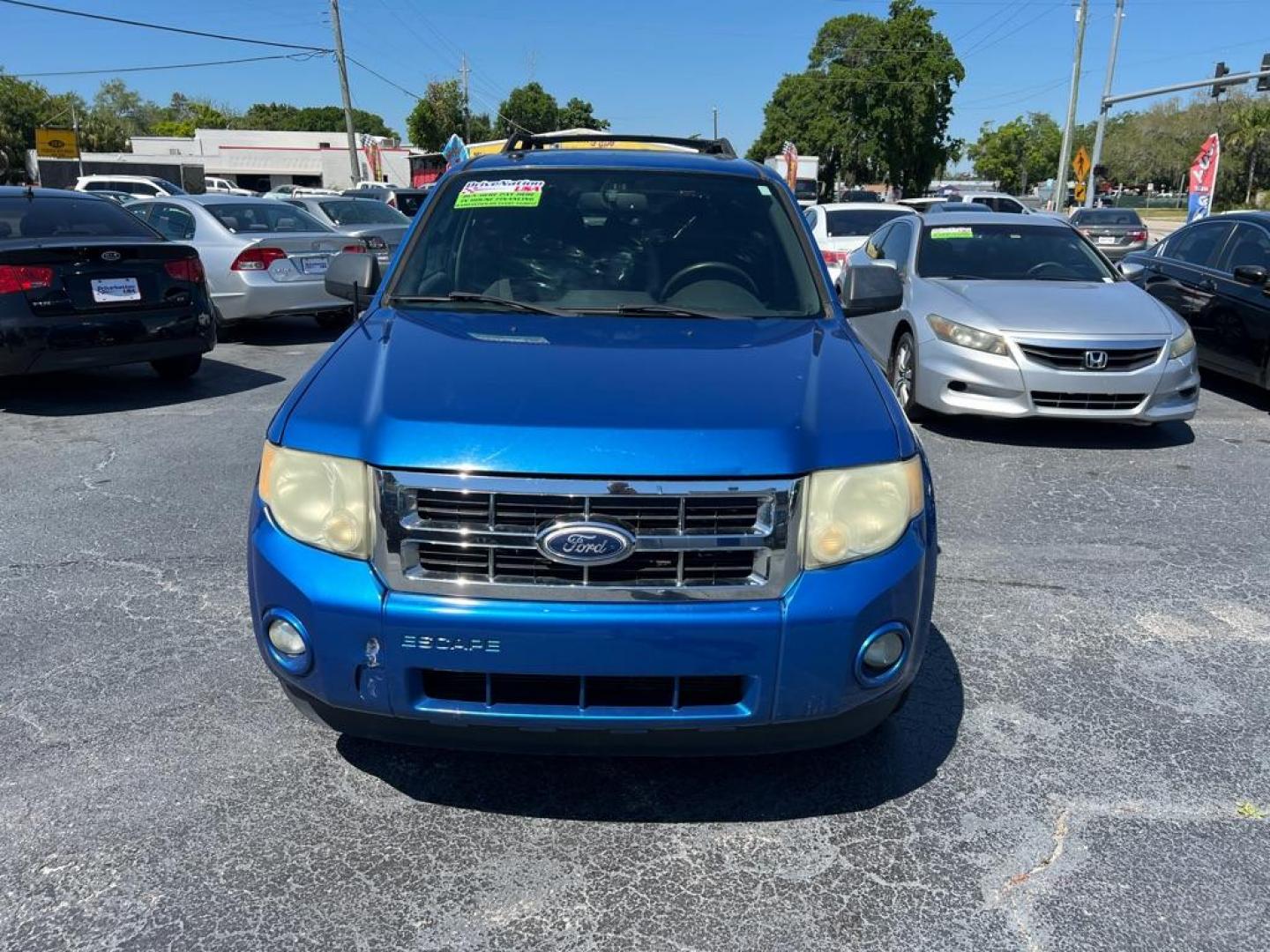 2011 BLUE FORD ESCAPE XLT (1FMCU0DG9BK) with an 3.0L engine, Automatic transmission, located at 2929 9th St. West, Bradenton, 34205, (941) 242-2810, 27.473591, -82.570679 - Photo#2