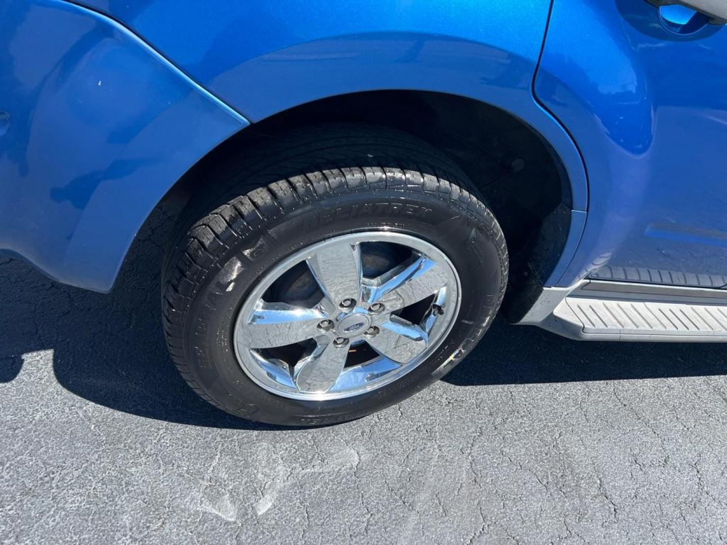 2011 BLUE FORD ESCAPE XLT (1FMCU0DG9BK) with an 3.0L engine, Automatic transmission, located at 2929 9th St. West, Bradenton, 34205, (941) 242-2810, 27.473591, -82.570679 - Photo#7