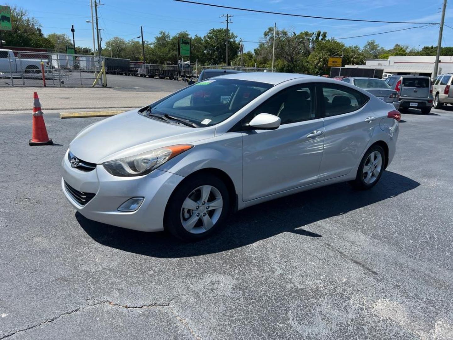 2013 SILVER HYUNDAI ELANTRA GLS (KMHDH4AE0DU) with an 1.8L engine, Automatic transmission, located at 2929 9th St. West, Bradenton, 34205, (941) 242-2810, 27.473591, -82.570679 - Photo#4