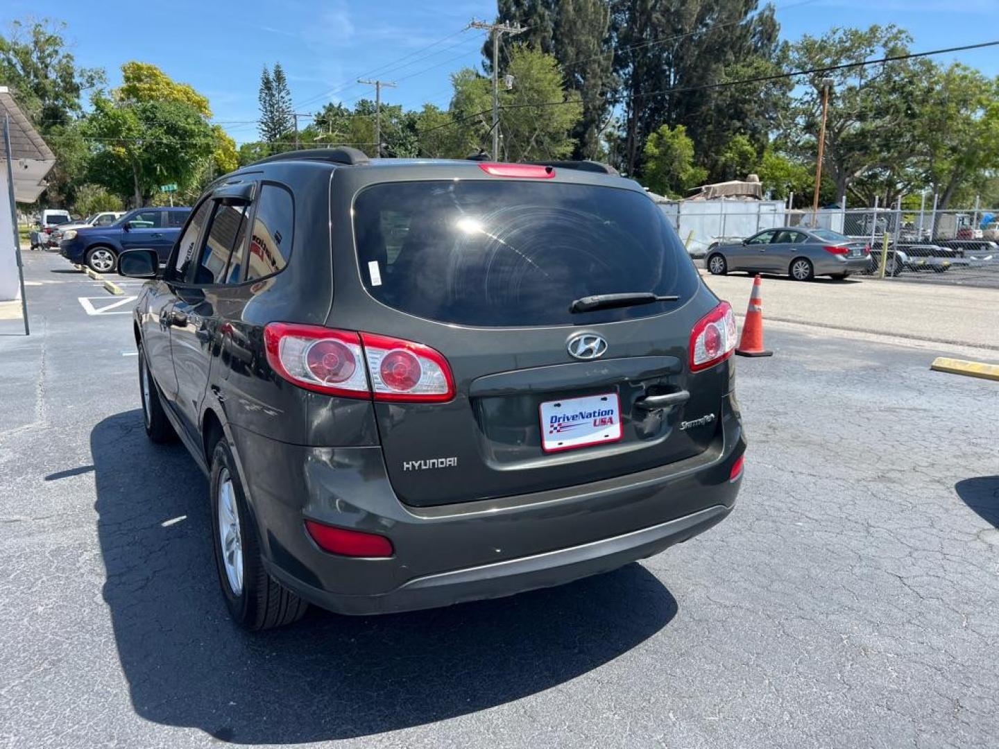 2010 BLACK HYUNDAI SANTA FE GLS (5NMSG3AB8AH) with an 2.4L engine, Automatic transmission, located at 2929 9th St. West, Bradenton, 34205, (941) 242-2810, 27.473591, -82.570679 - Thanks for inquring into DriveNation USA! All vehicles listed can be viewed at www.drivenationusa.com for vehicle history reports and additonal info. We cannot quote any terms such as down payments or monthly payments without an application. You can apply directly at www.drivenationusa.com or by con - Photo#5