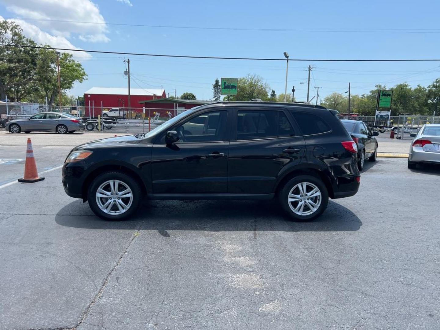 2010 BLACK HYUNDAI SANTA FE SE (5NMSH4AG5AH) with an 3.5L engine, Automatic transmission, located at 2929 9th St. West, Bradenton, 34205, (941) 242-2810, 27.473591, -82.570679 - Photo#4