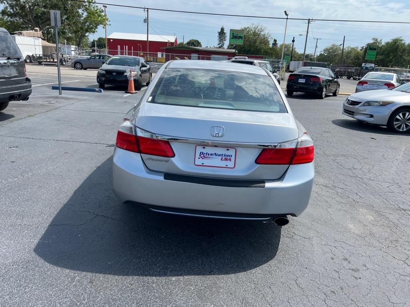 2013 SILVER HONDA ACCORD LX (1HGCR2F35DA) with an 2.4L engine, Continuously Variable transmission, located at 2929 9th St. West, Bradenton, 34205, (941) 242-2810, 27.473591, -82.570679 - Photo#6