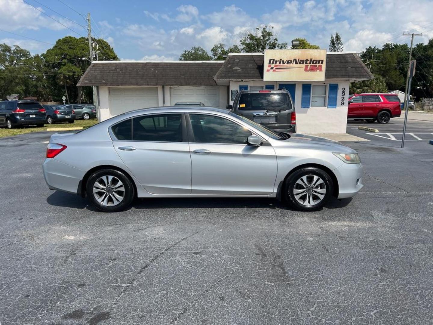 2013 SILVER HONDA ACCORD LX (1HGCR2F35DA) with an 2.4L engine, Continuously Variable transmission, located at 2929 9th St. West, Bradenton, 34205, (941) 242-2810, 27.473591, -82.570679 - Photo#8